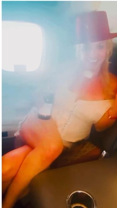 Britney Spears近日因在私人飛機上一吸煙,被拘捕。