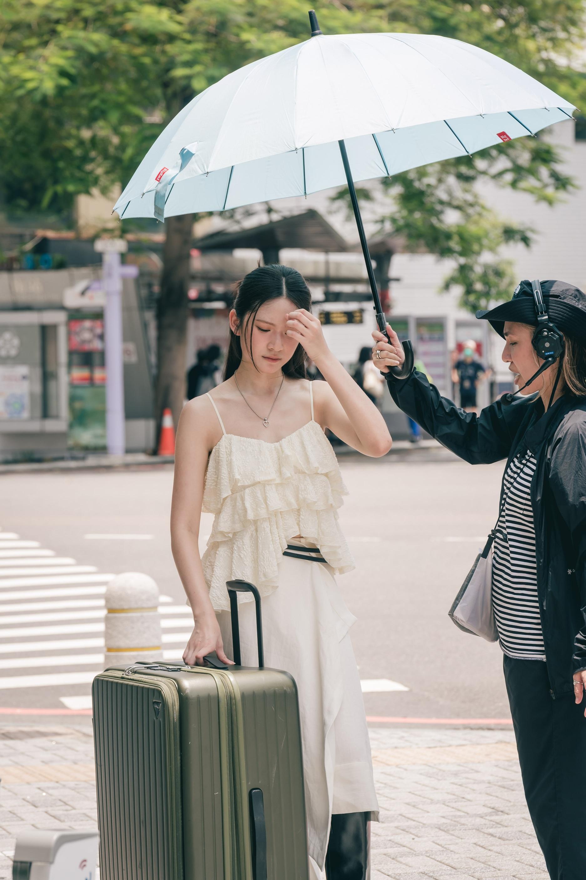 雲浩影為拍新歌《你的損失》MV,首次往台南。