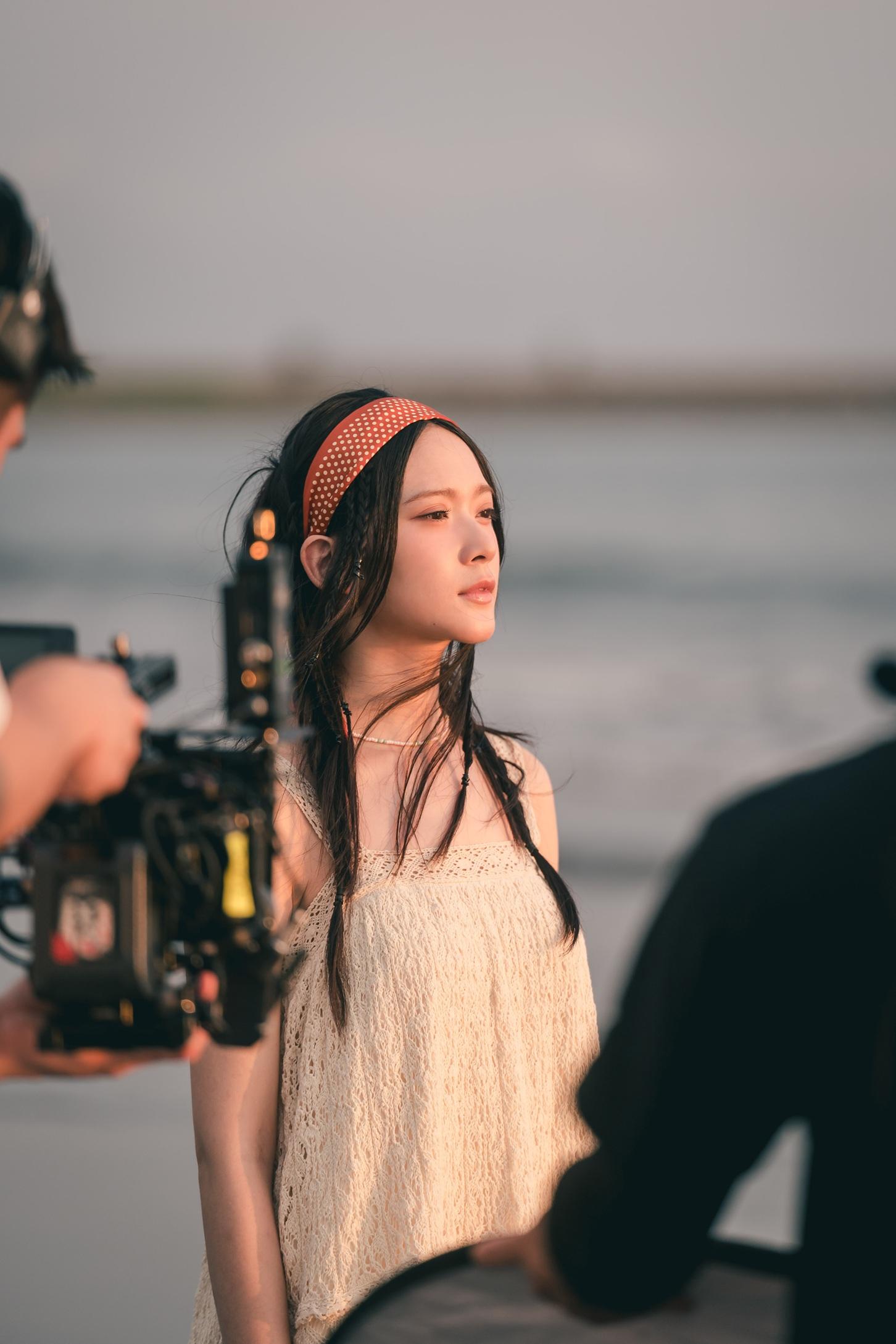 雲浩影Cloud在台南為新歌《你的損失》拍MV,首次見粉紅夕陽好震撼。