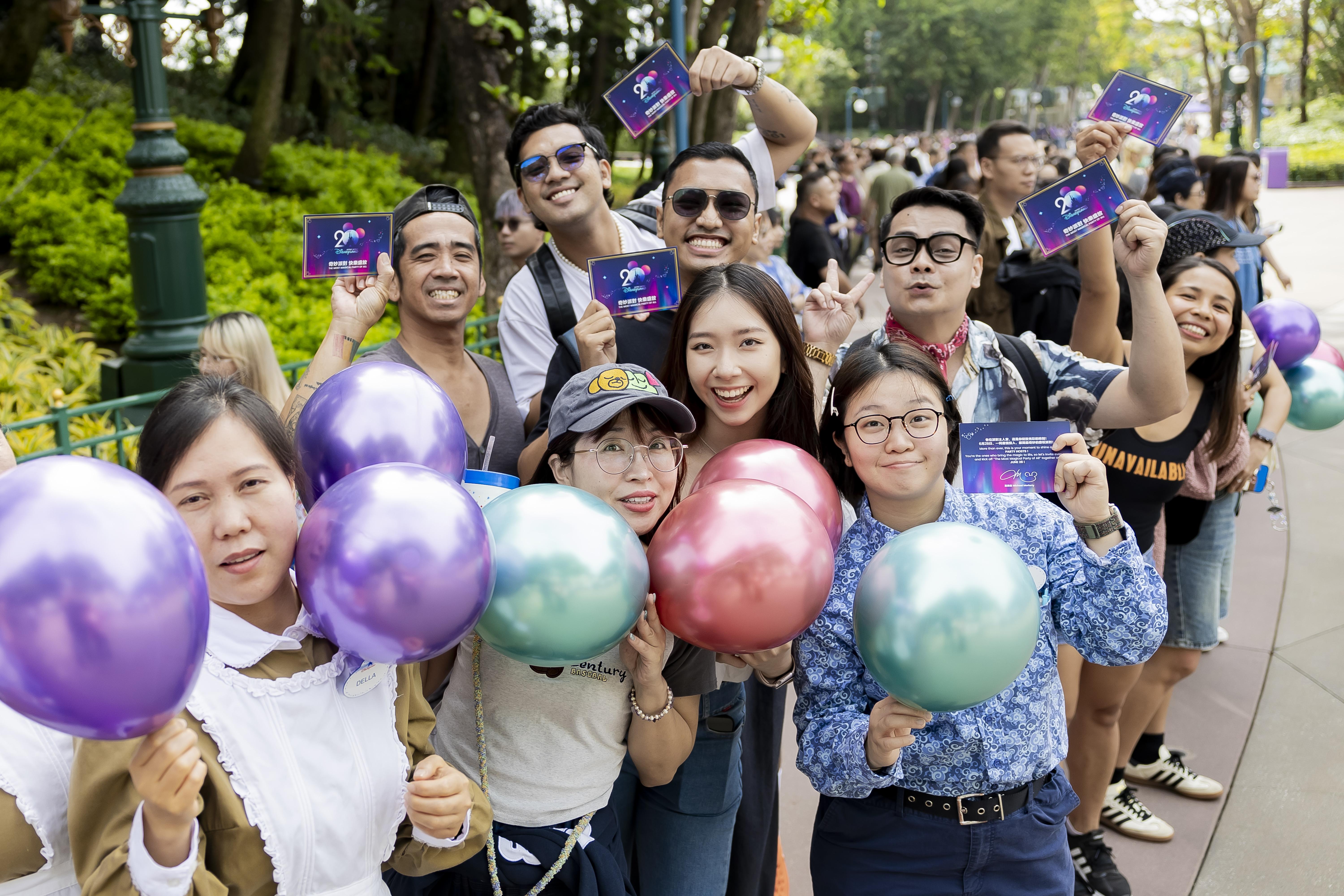 Cast Exclusive 20th Anniversary Celebration Sneak Peek.jpg