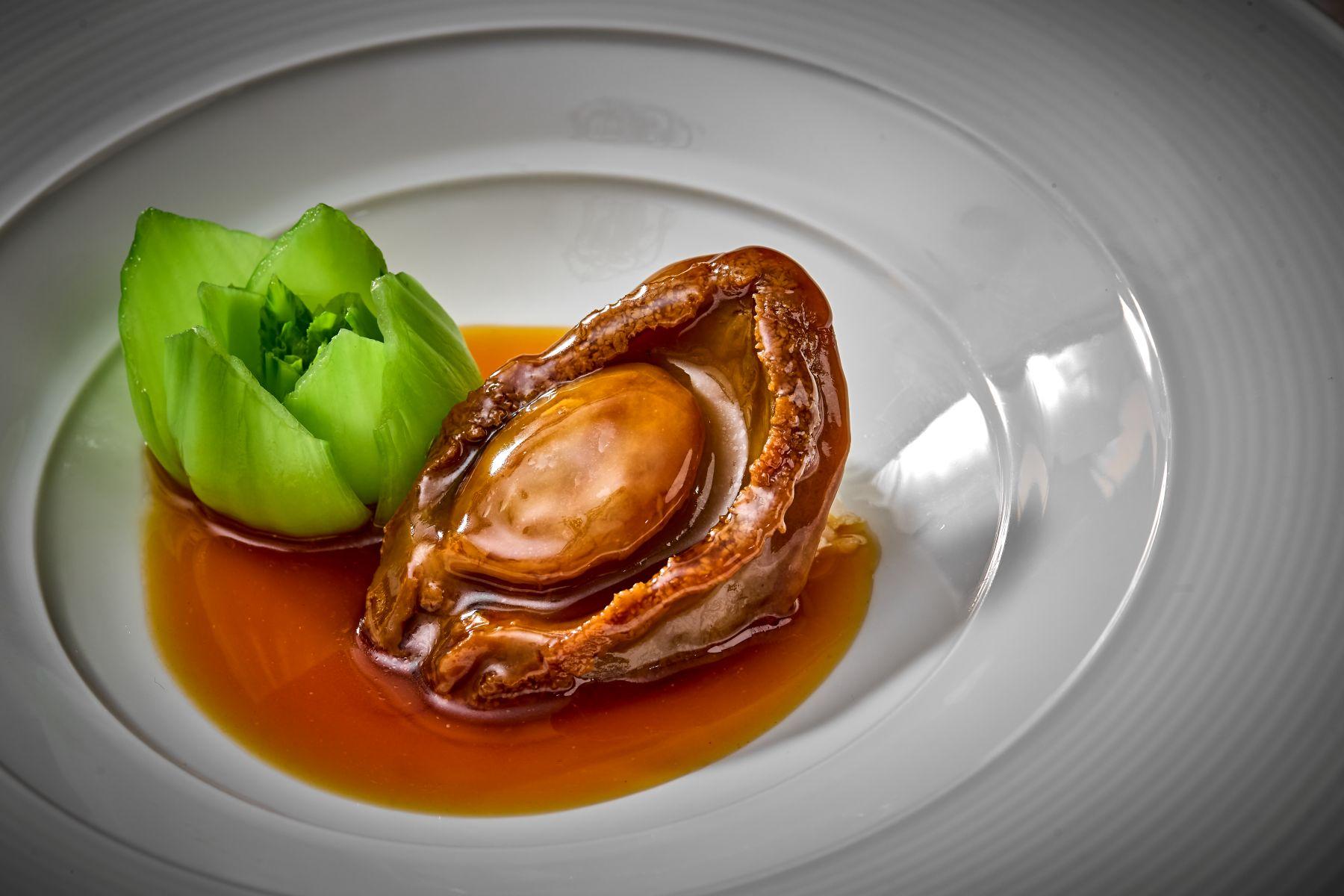 唐人館精選菜式半價優惠於星期六及日全天供應;星期一至星期五僅限晚餐。