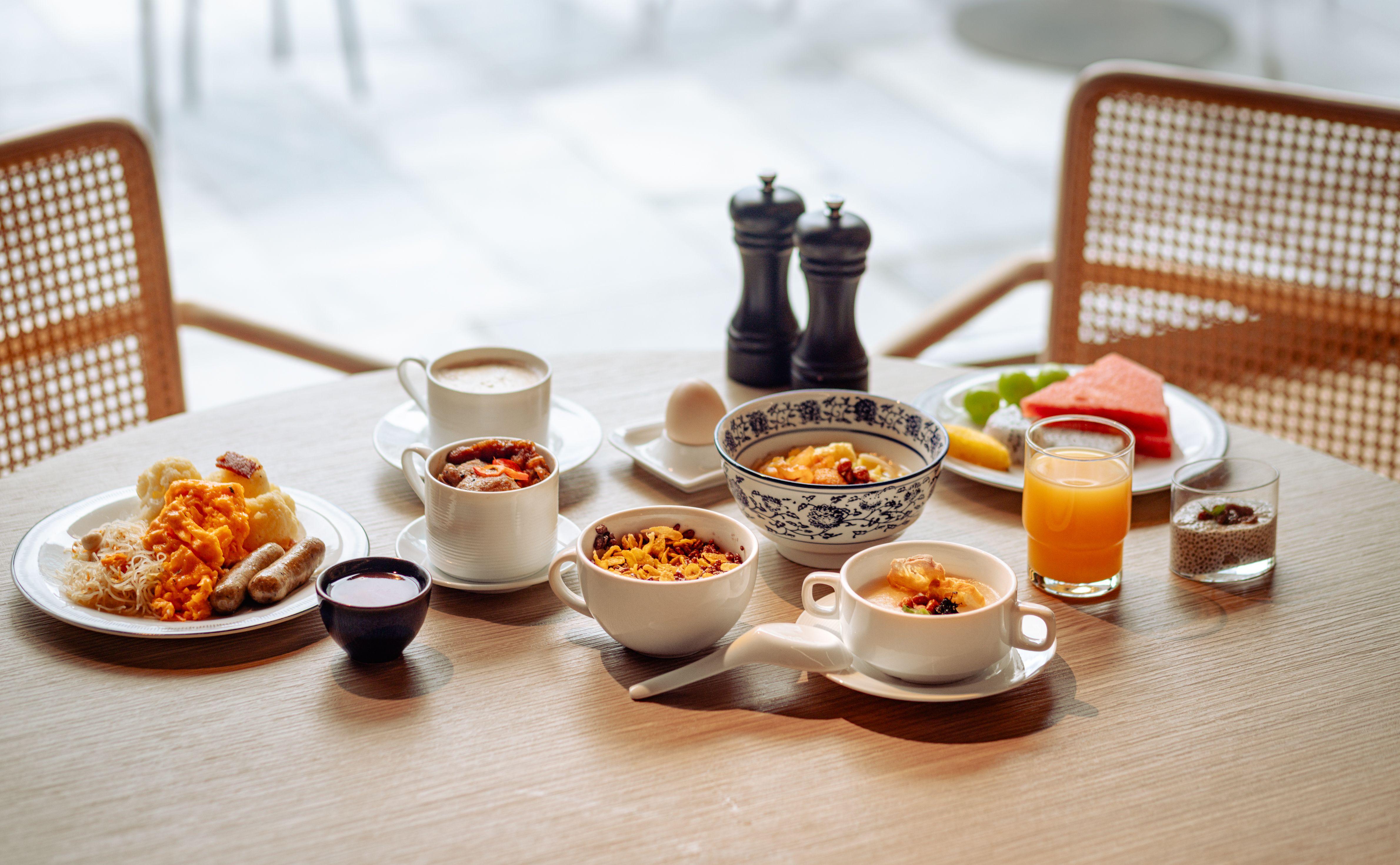 Complimentary breakfast 免費早餐