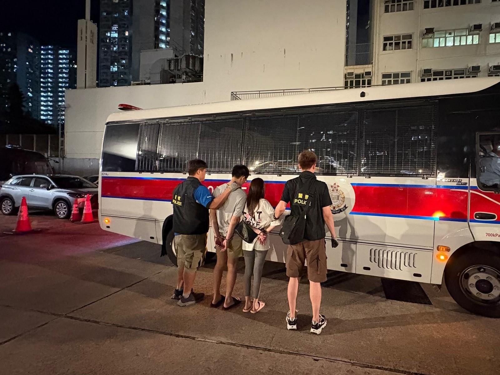 警黃大仙公屋搗毒品分銷中心,檢29萬元太空油煙彈拘情侶。(警方圖片)