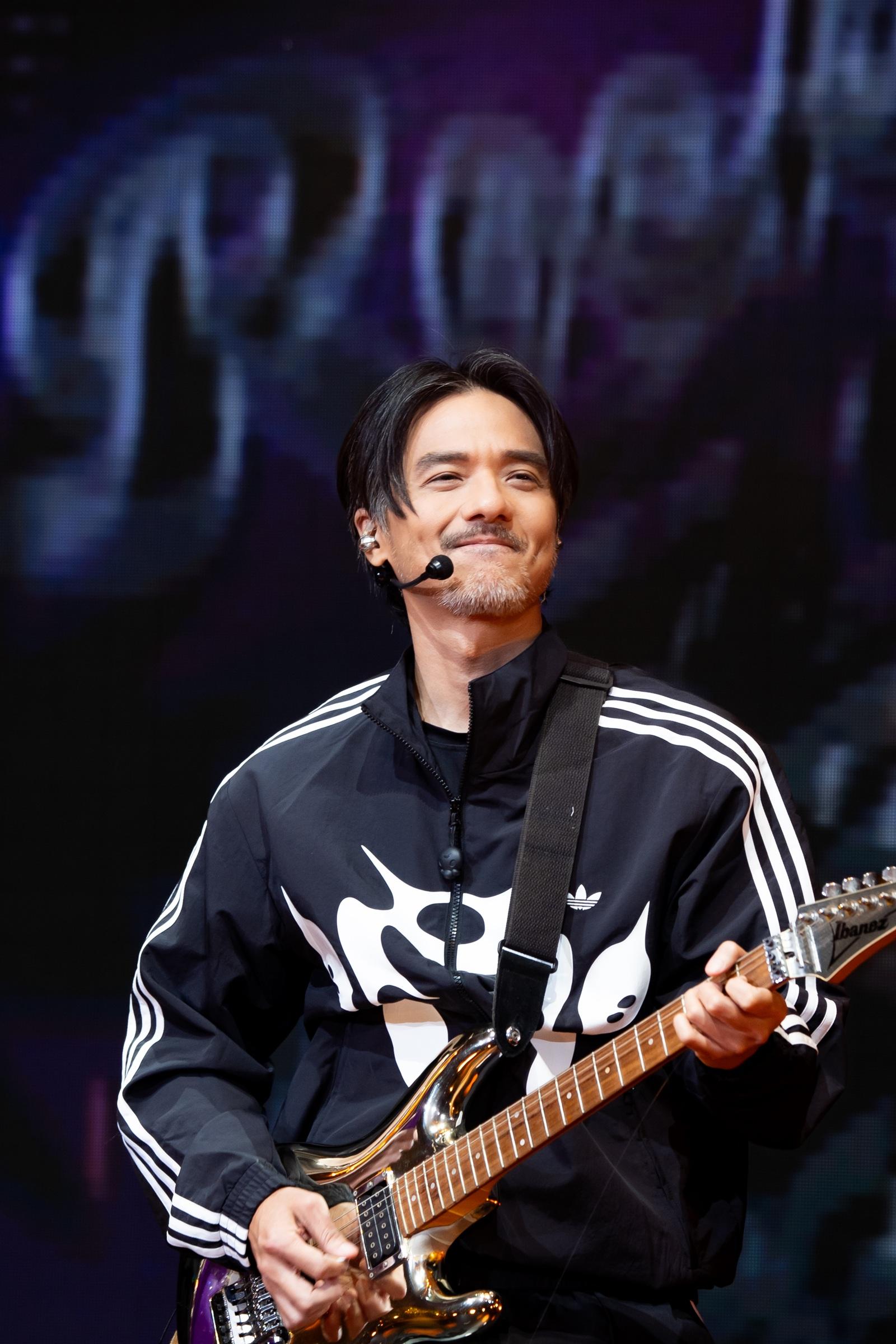 現年50歲的馮德倫自封Stephen Yoshi。