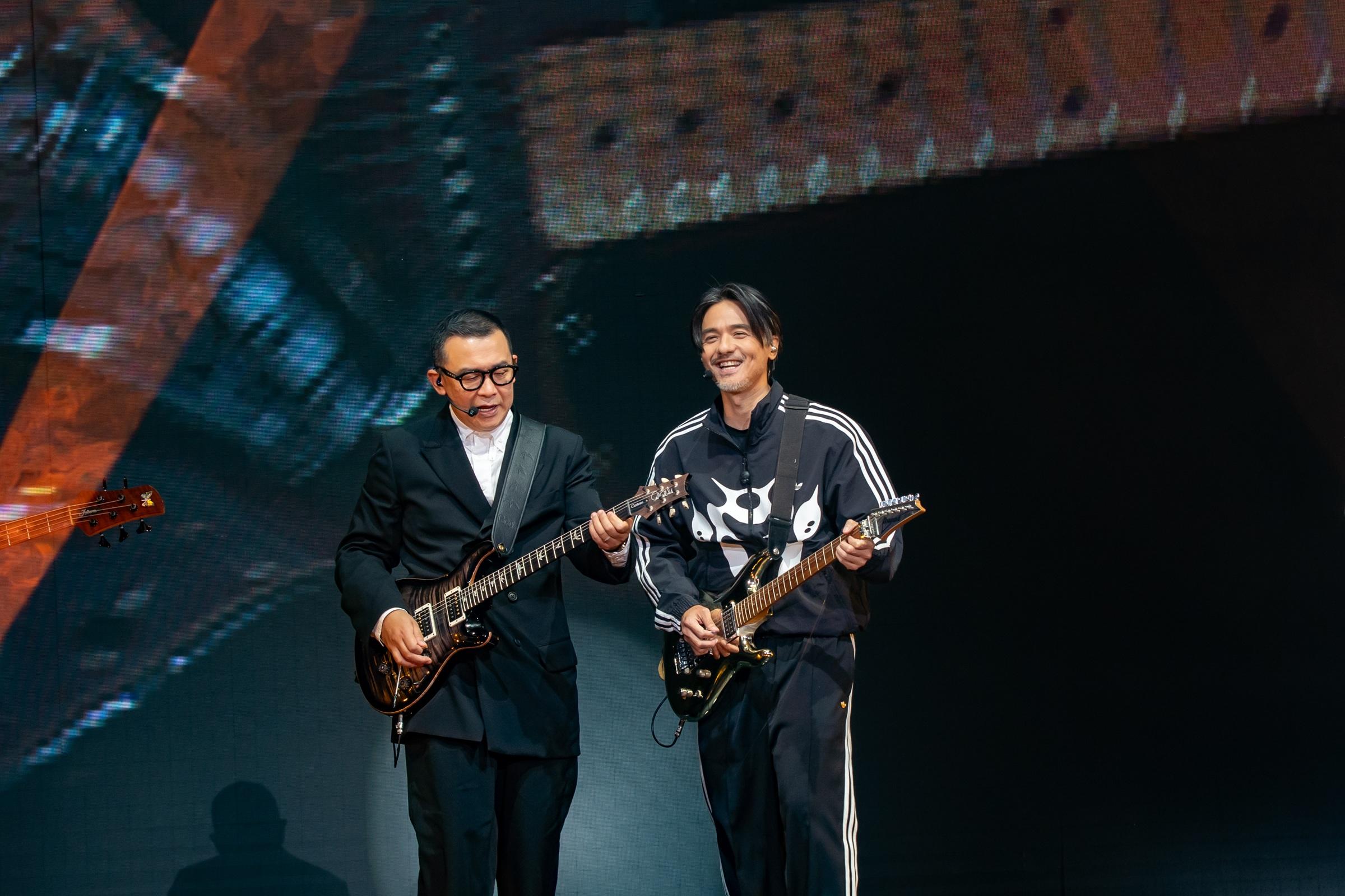 經典組合Dry馮德倫和雷頌德再次在舞台上合體。