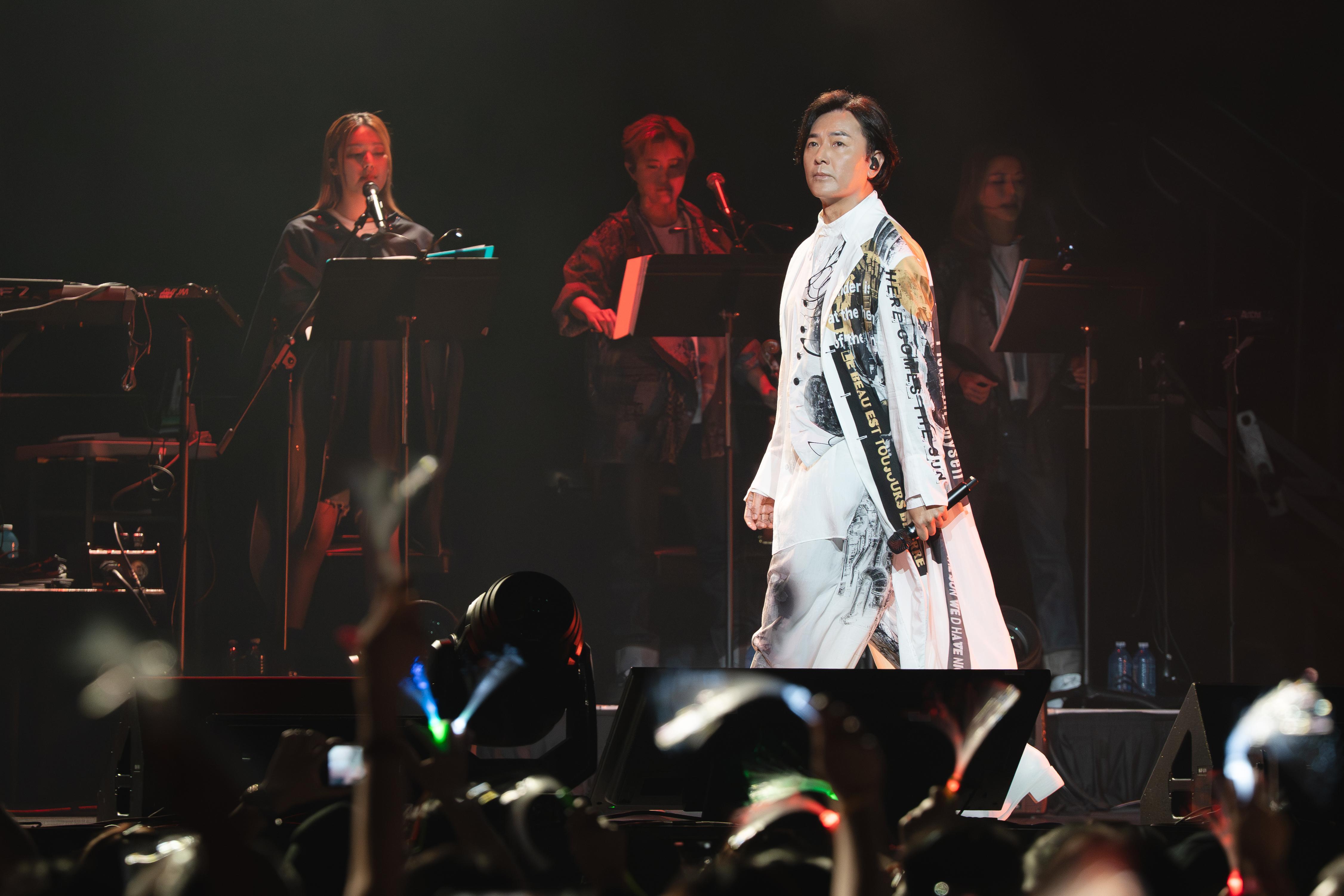 鄭伊健日前舉行了三場北美洲巡迴個唱。