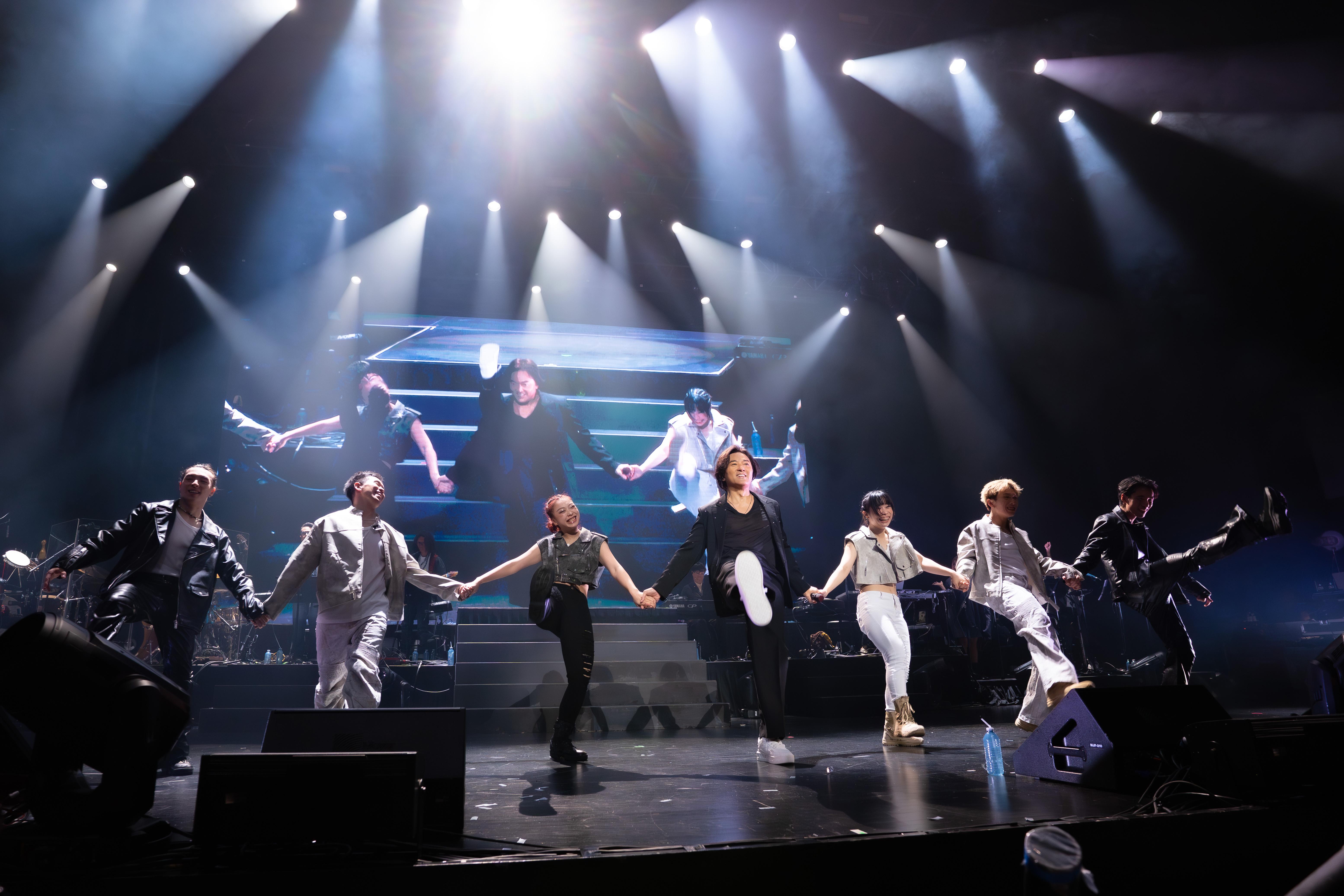 鄭伊健日前舉行了三場北美洲巡迴個唱。