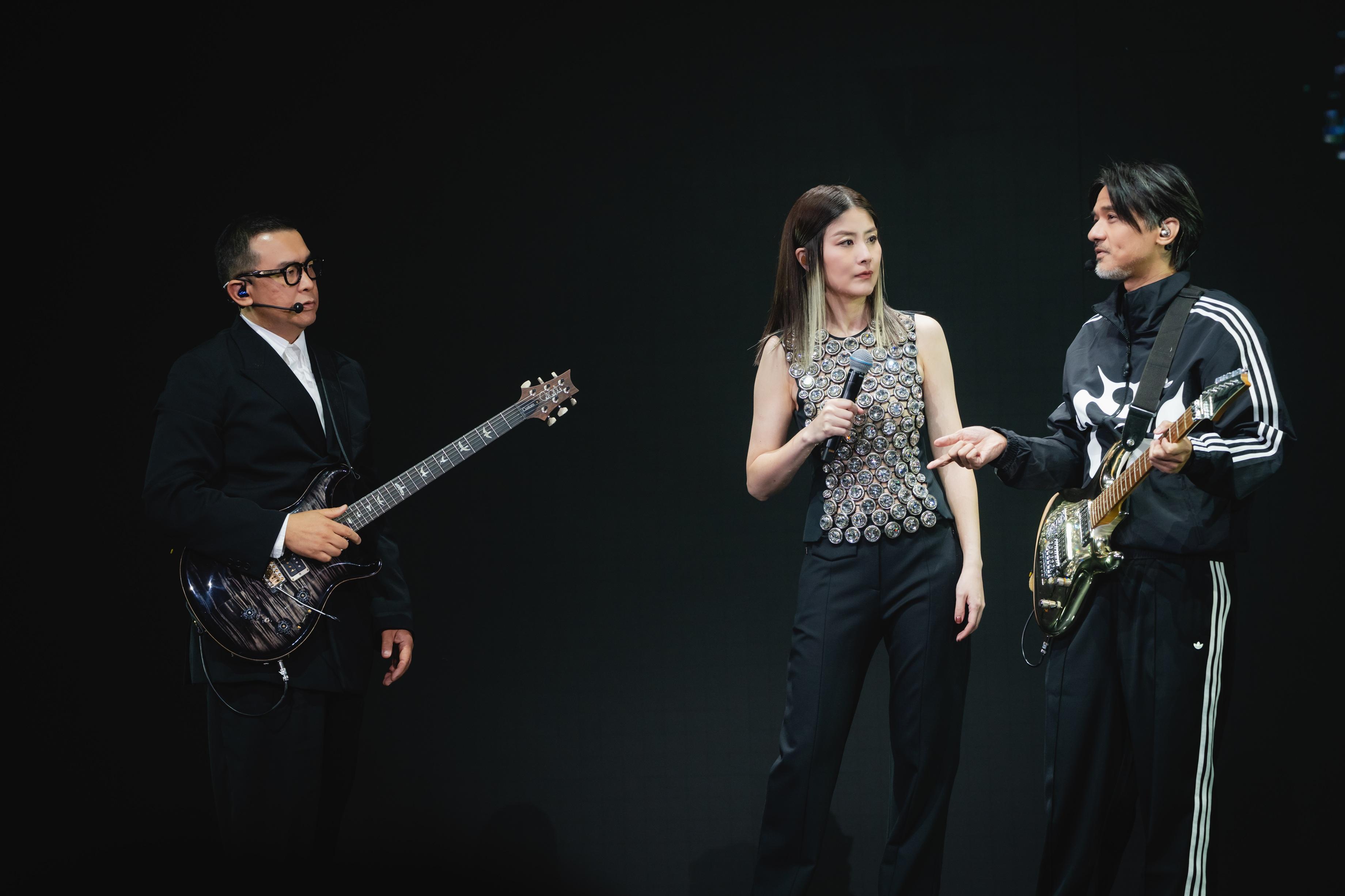 Kelly與馮德倫和雷頌德合體唱《紀念日》,掀回憶殺。