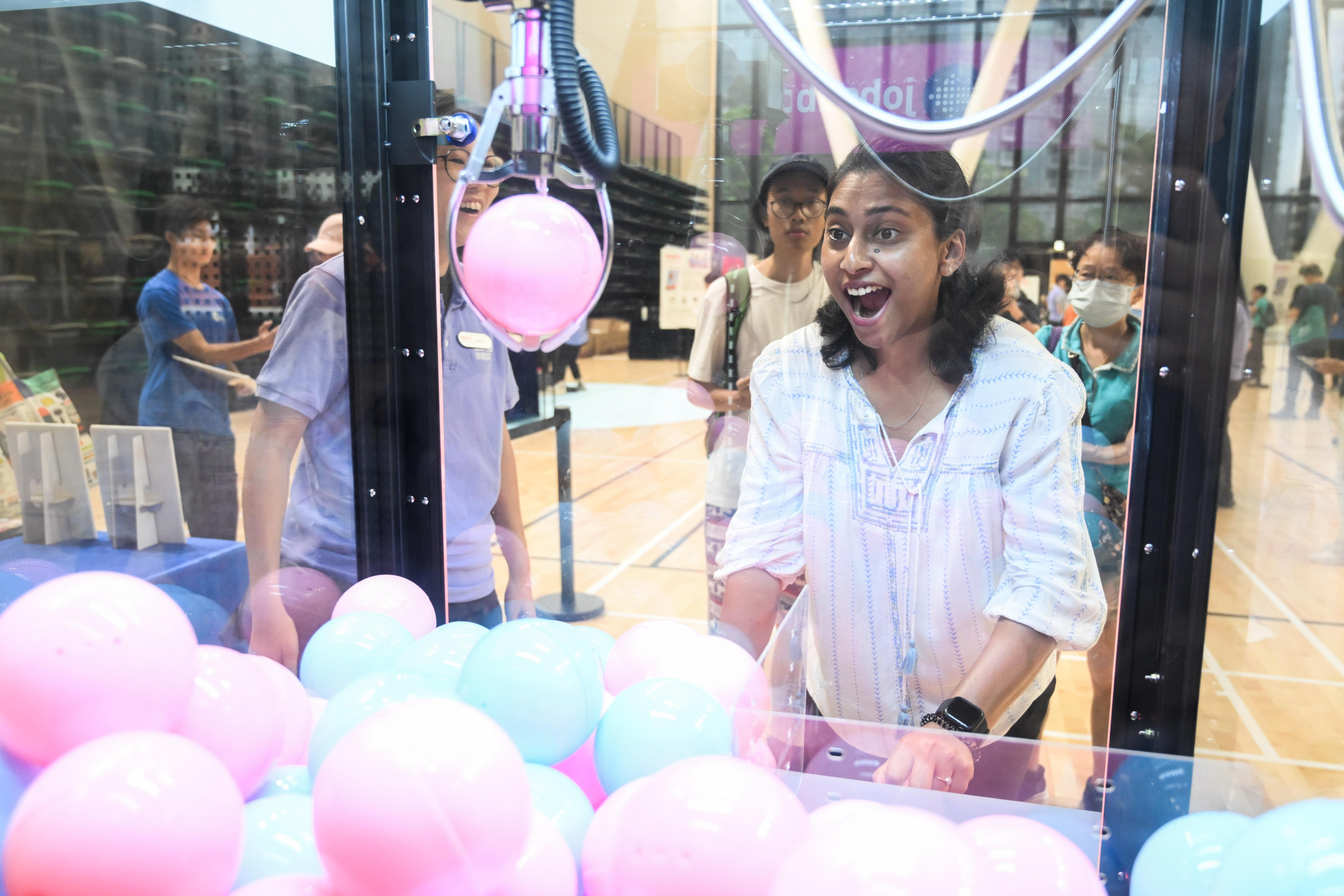 今日亦有在香港土生土長的少數族裔青年前來應徵半職工作崗位,希望能成為啟德體育園團隊的一員,為社區貢獻力量。