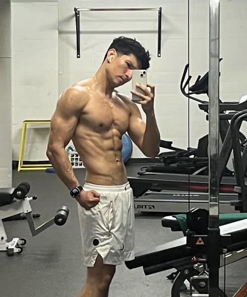 Danny Ramirez有身材、有顏值。