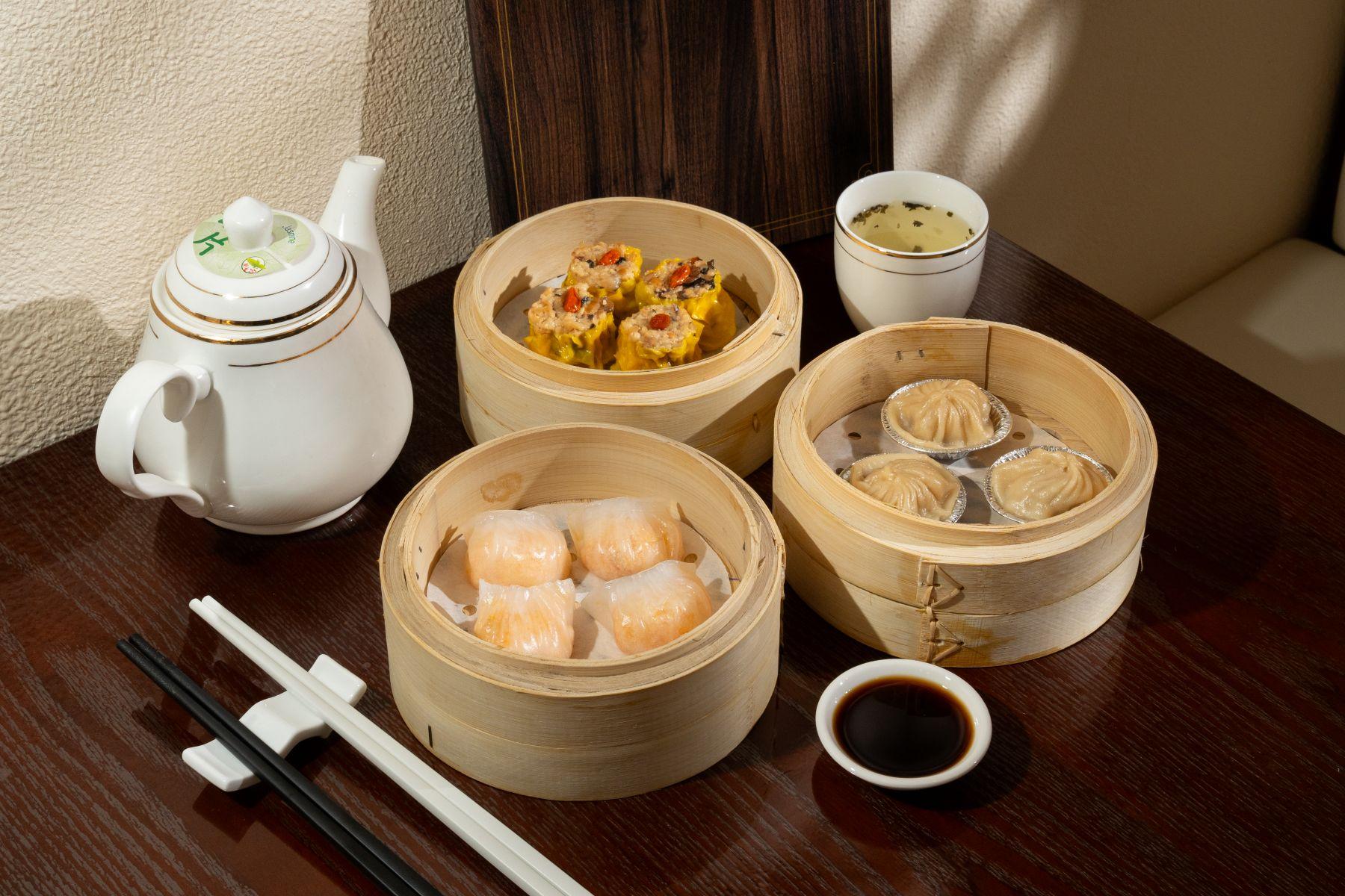 香菇燒賣$42、素翅灌湯小籠包$48、筍尖蝦餃皇$42