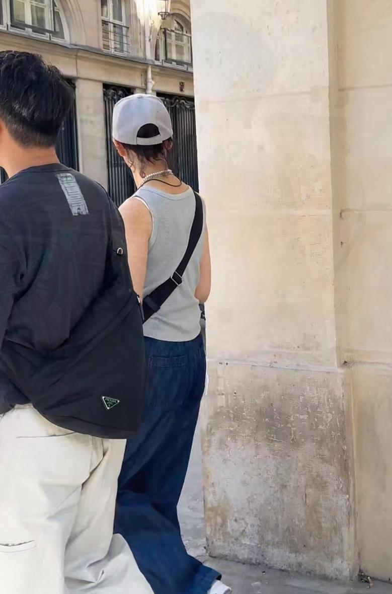 張曼玉被直擊孖神秘年輕男子遊巴黎。