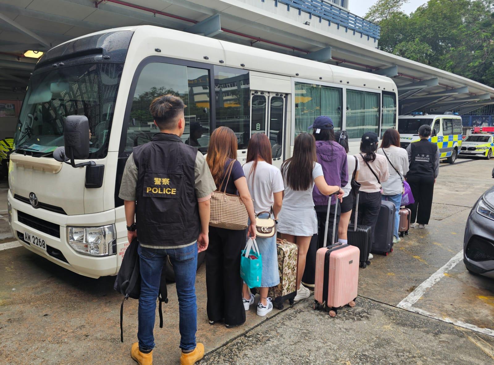 警聯入境處大埔上水掃黃拘12名內地女,最老51歲。(警方圖片)