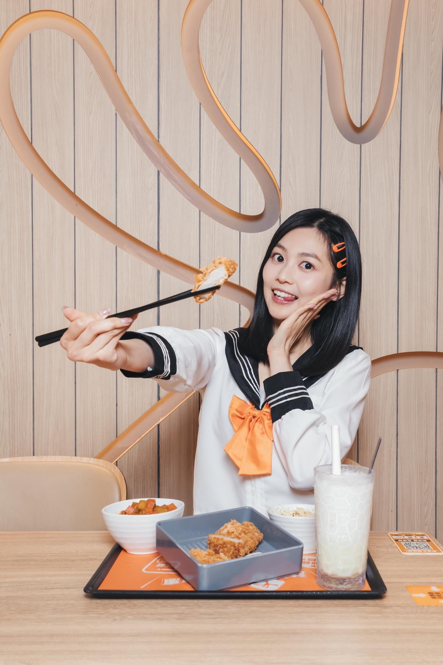 Rosita以港姐師姐高海寧為目標,希望像對方一樣形象百變,演活不同角色。