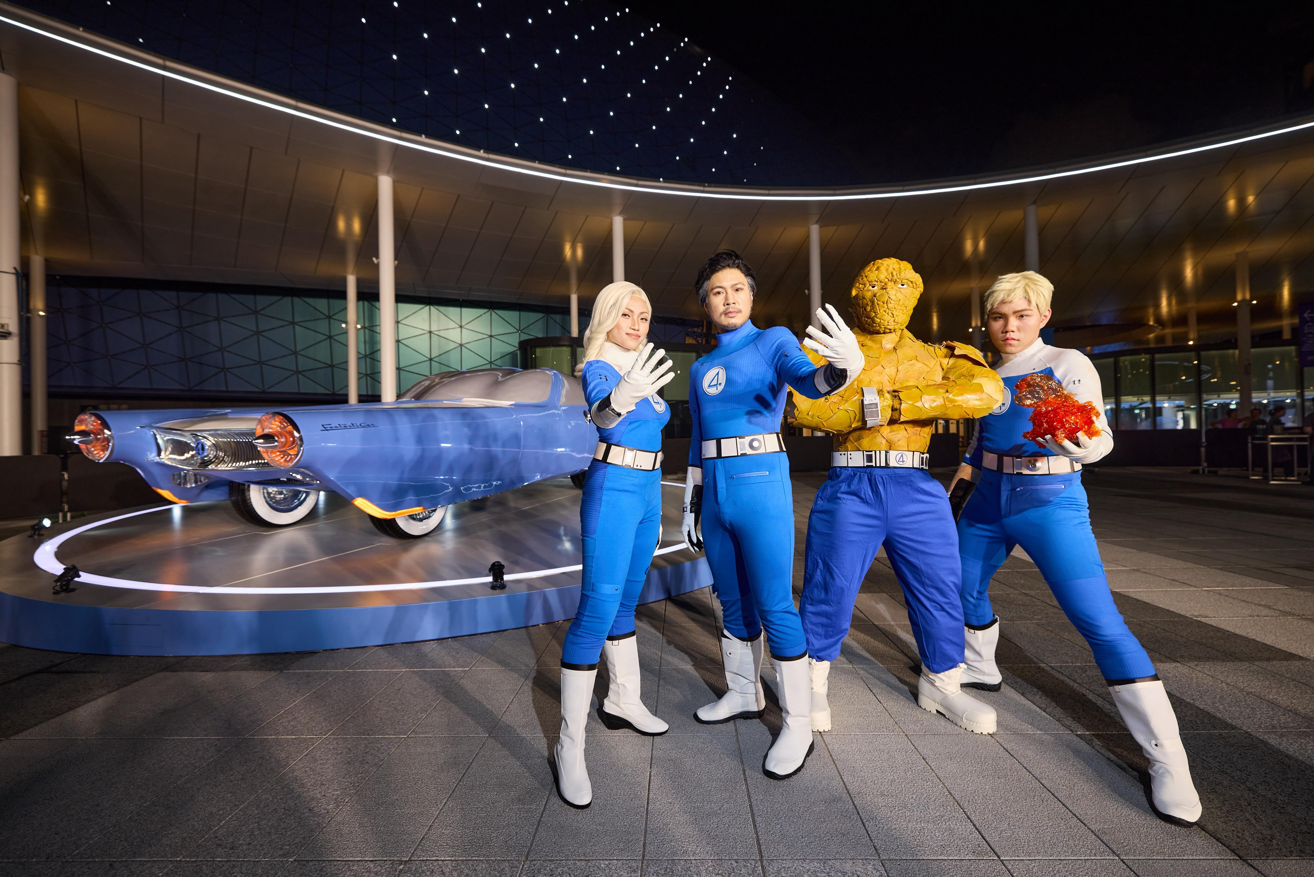 Marvel粉絲大玩cosplay與Fantasticar合照。