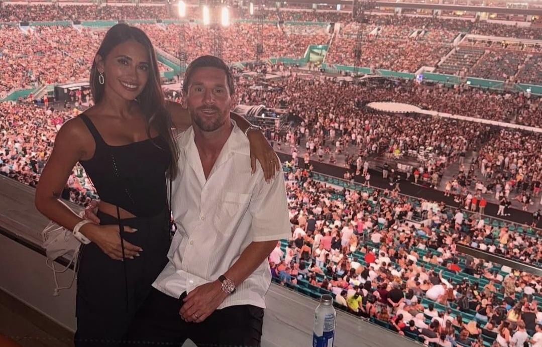 美斯與太太觀看Coldplay在邁亞密的演唱會。(美斯IG)