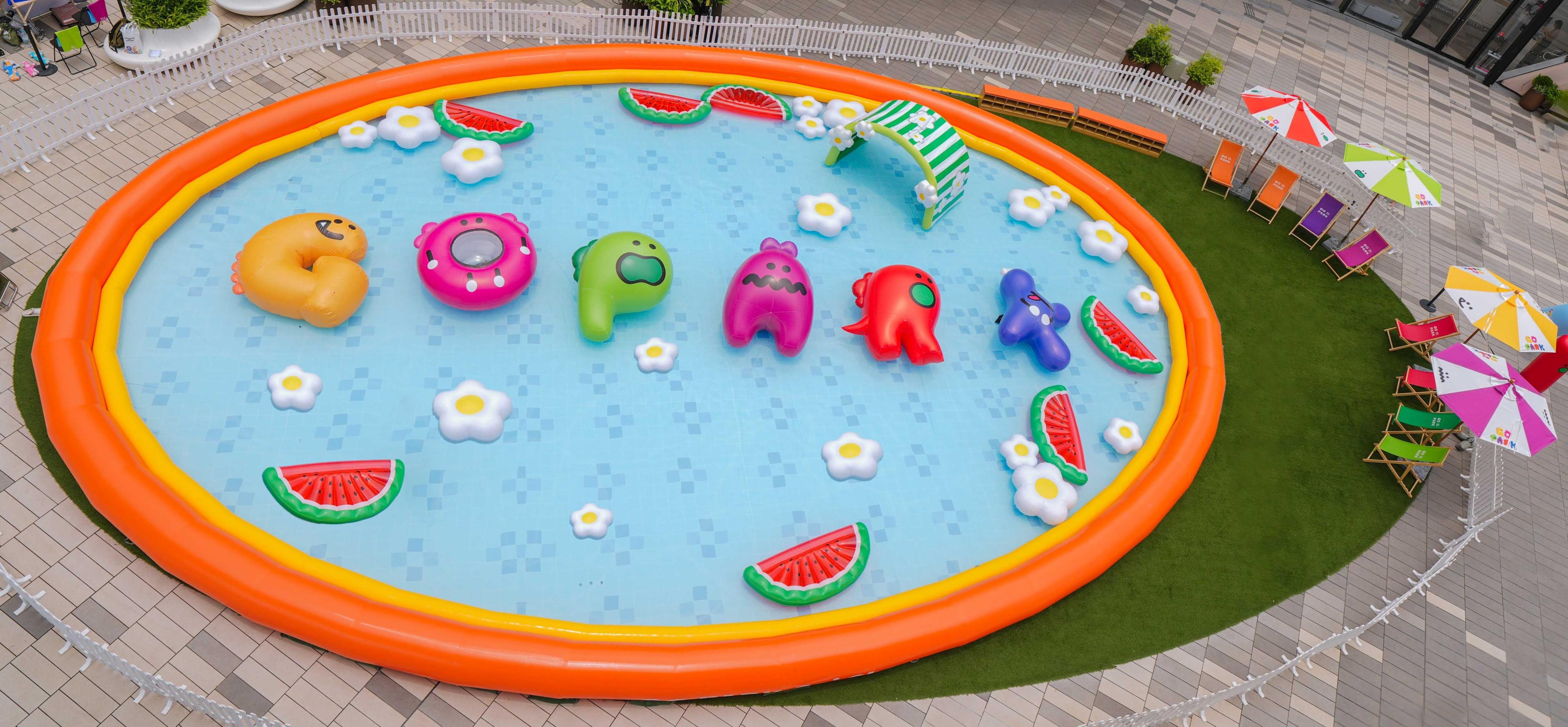 打卡位1:GO PARK盛夏巨型充氣水池
