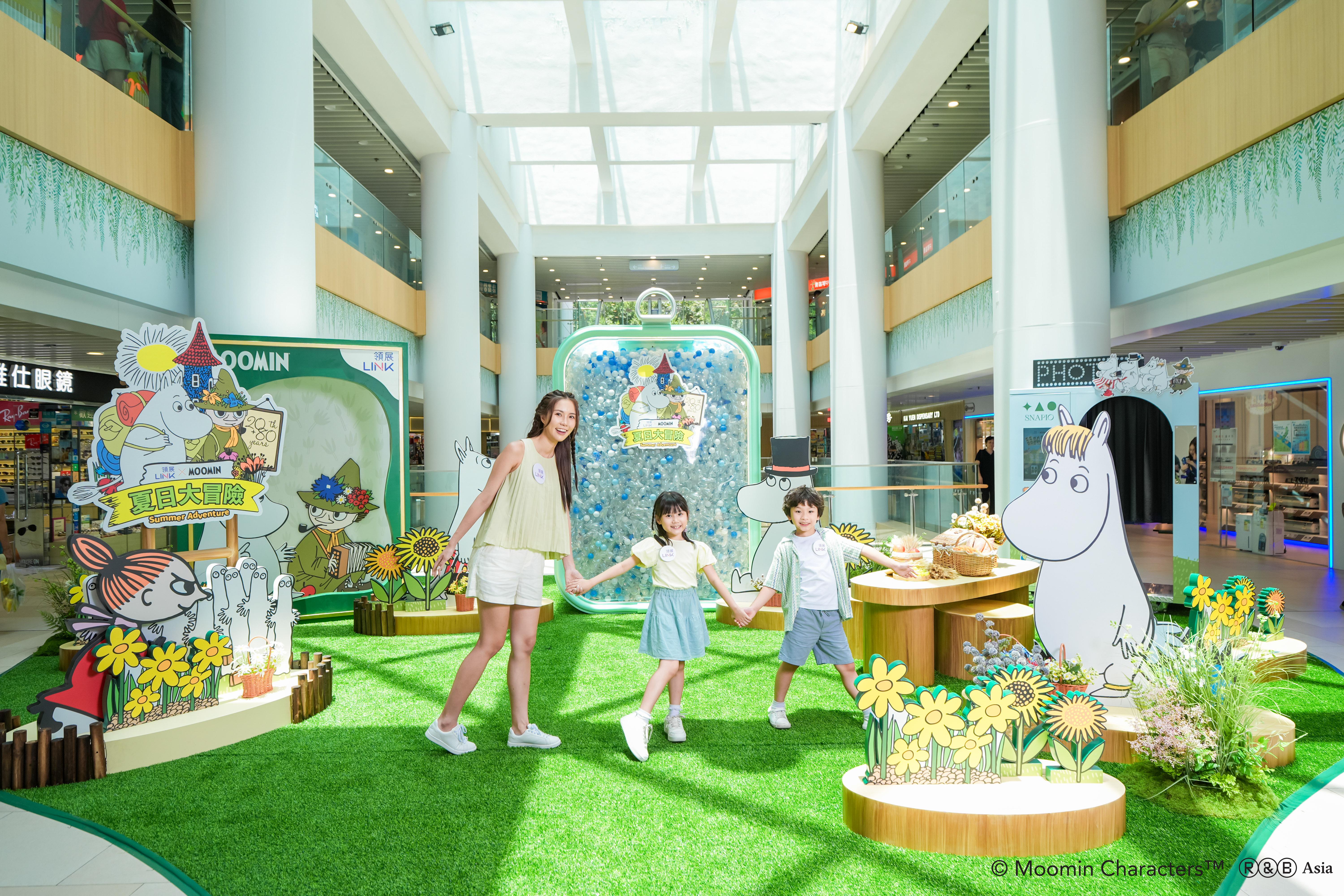 巨型痛袋裝滿可愛姆明,還有姆明繪本打卡相框,讓大家瞬間走進姆明世界,化身童話故事中的主角。