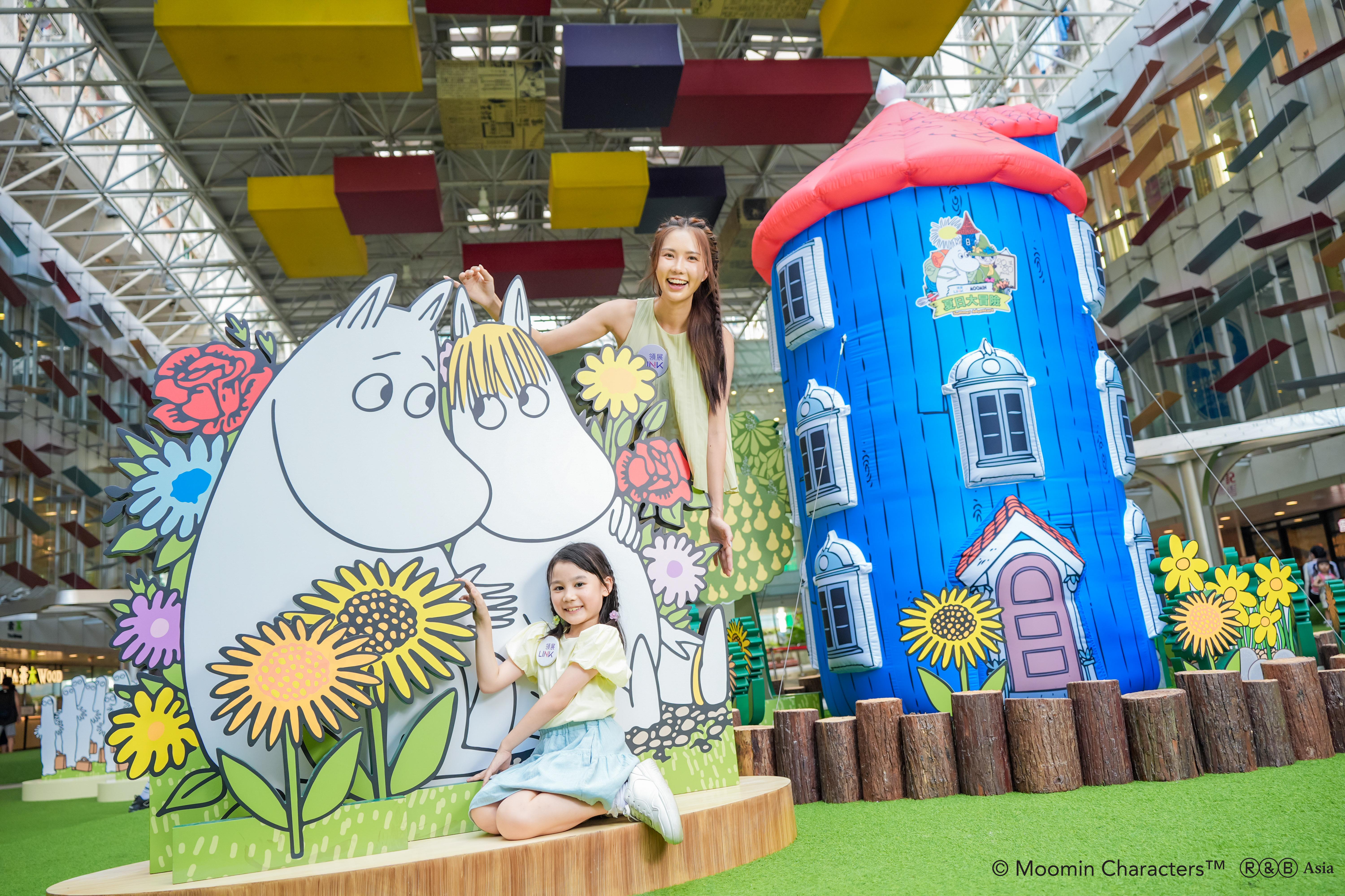 3米高巨型姆明及史力奇將攜手亮相,搭配標誌性的藍色姆明屋場景。