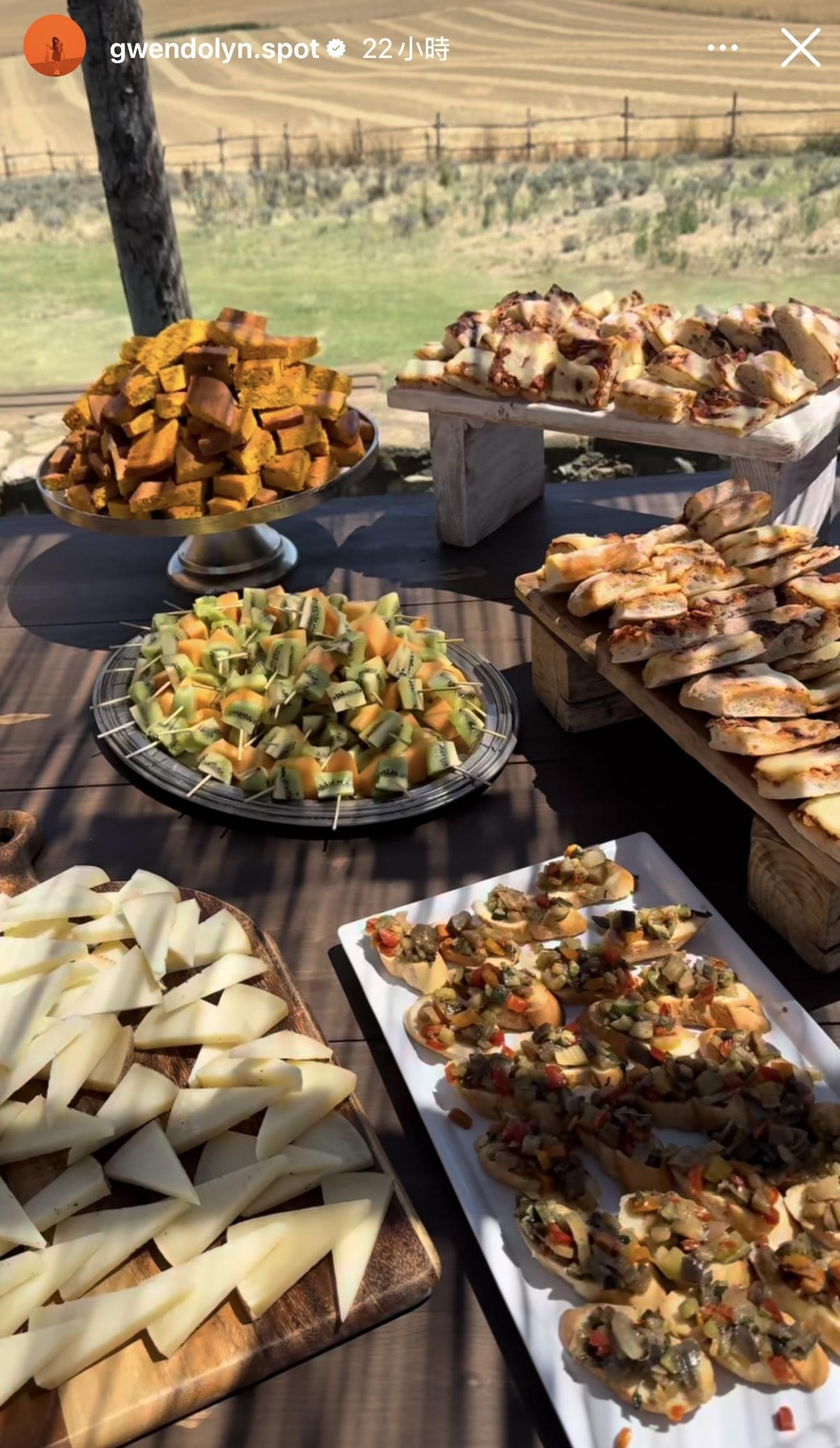 Serrini在社交網大曬程氏夫妻為大家準備的Party美食。