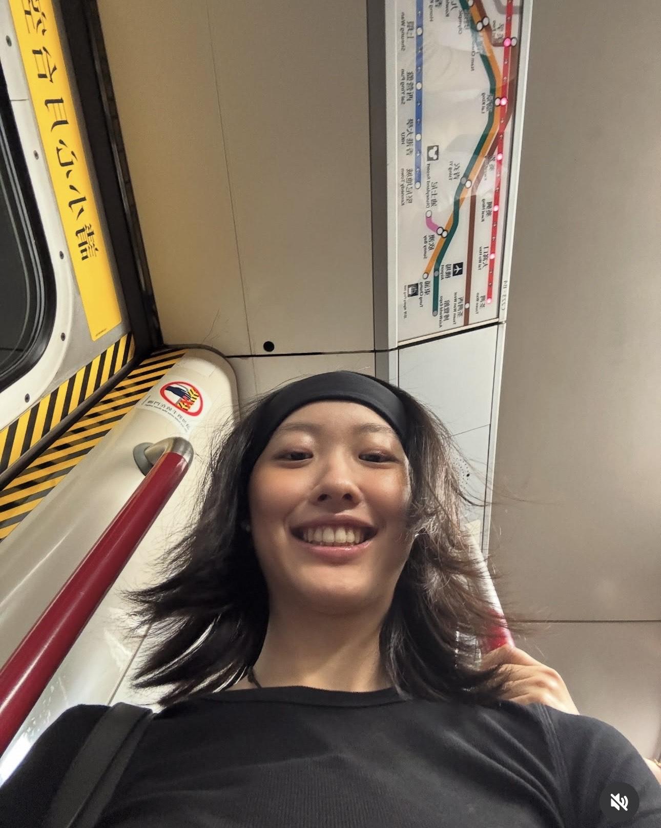 陳康堤貼地搭港鐵。