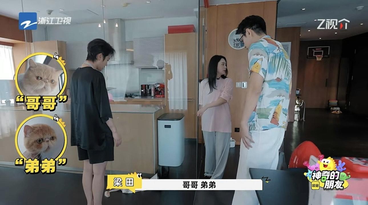 鍾欣潼北京2000呎豪宅曝光 巨型衣帽間如時裝店舖