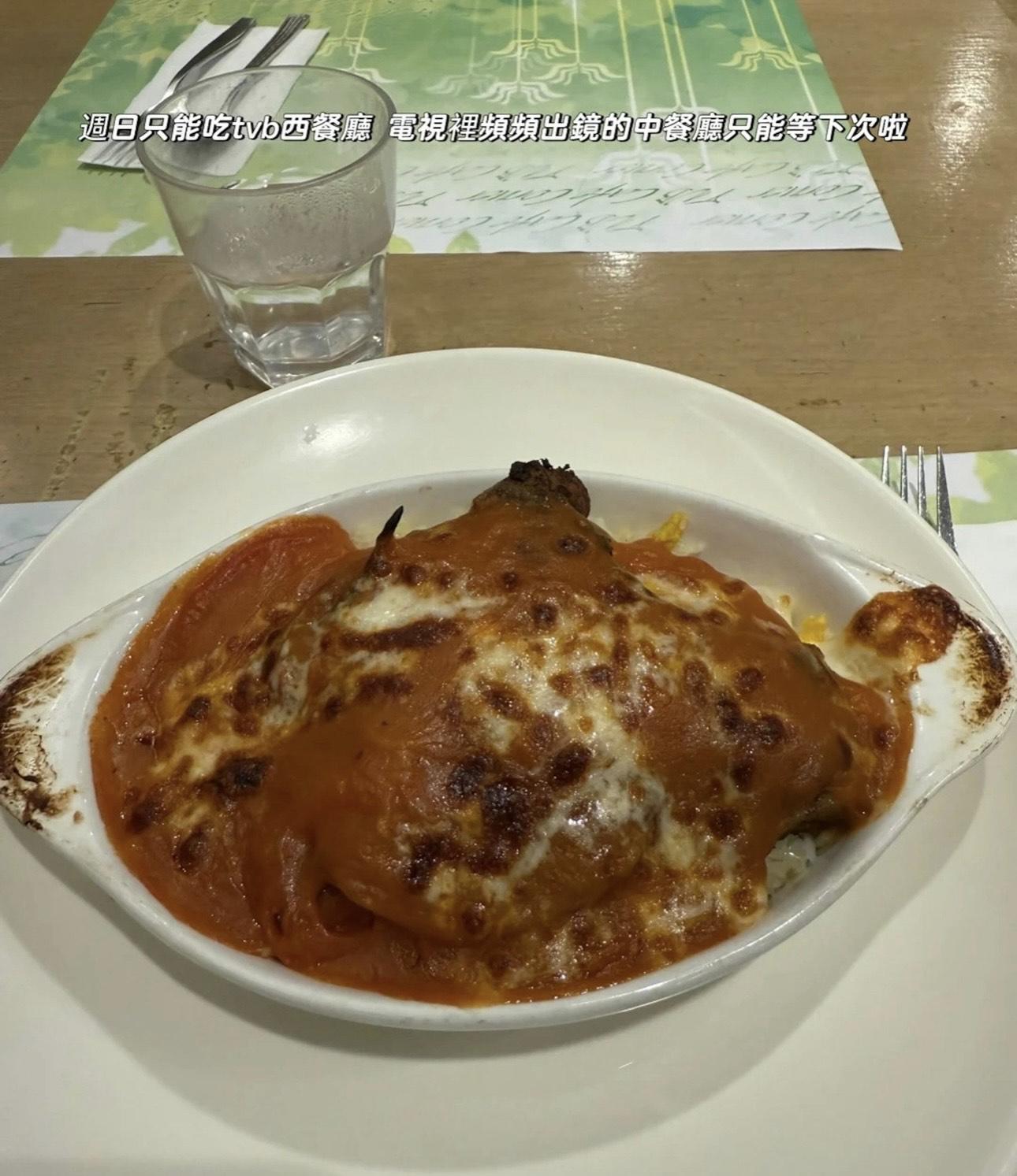 女臨記獲派晚飯後,劇組突然宣布「cut人」可以收工。