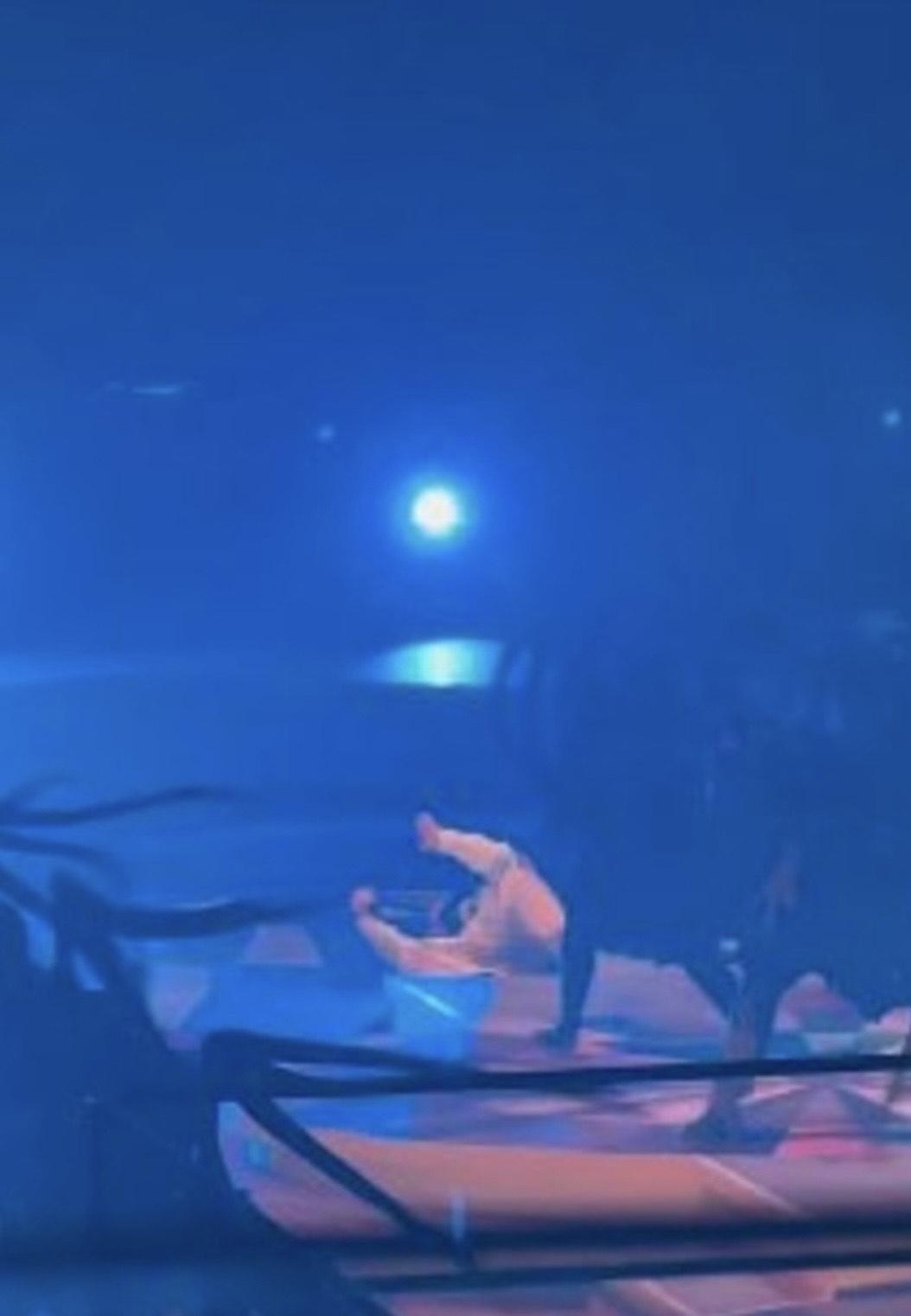 陳奕迅事後向粉絲報平安,笑言自己屁股有肉沒事。