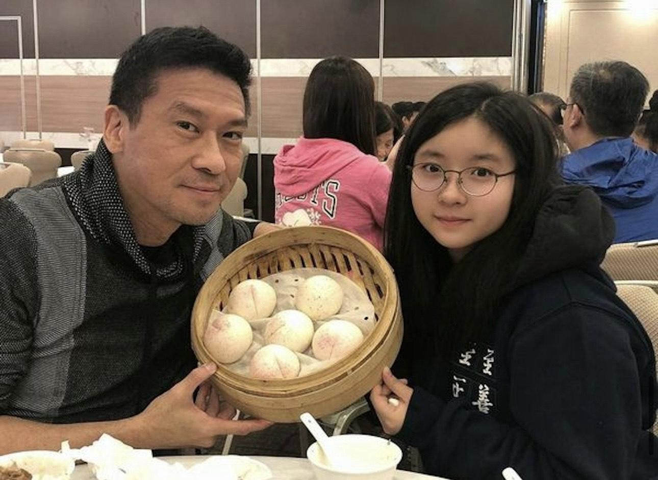 張佳添經歷兩度婚姻,但現在與女兒關係良好。