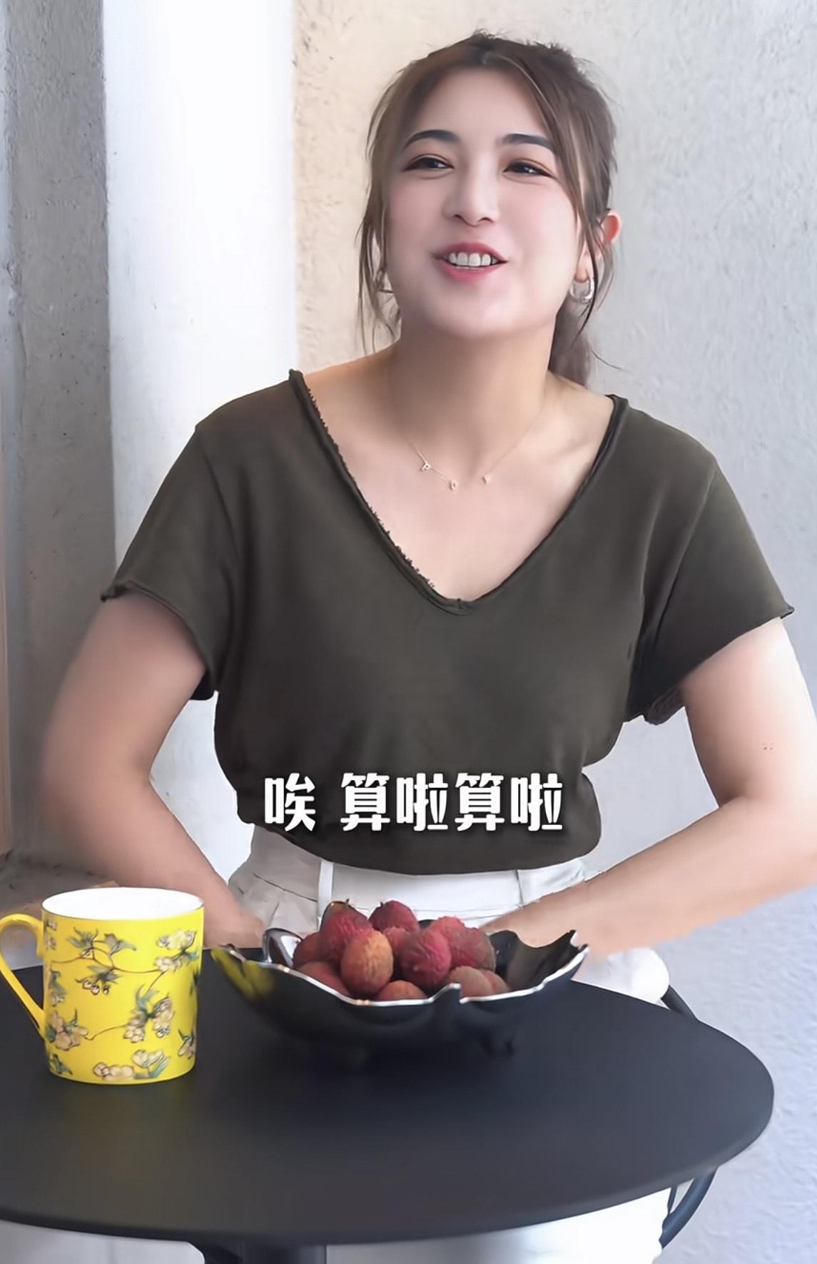 單文柔婚後便淡出幕前專心相夫教女。