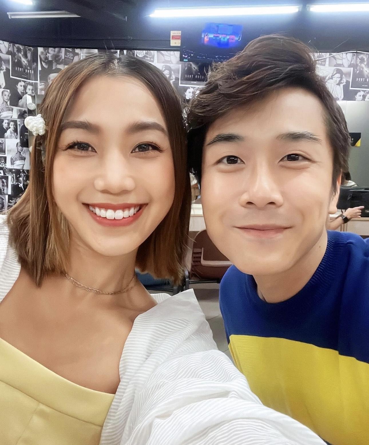 阮政峰在劇中與姜麗文曾有感情線。