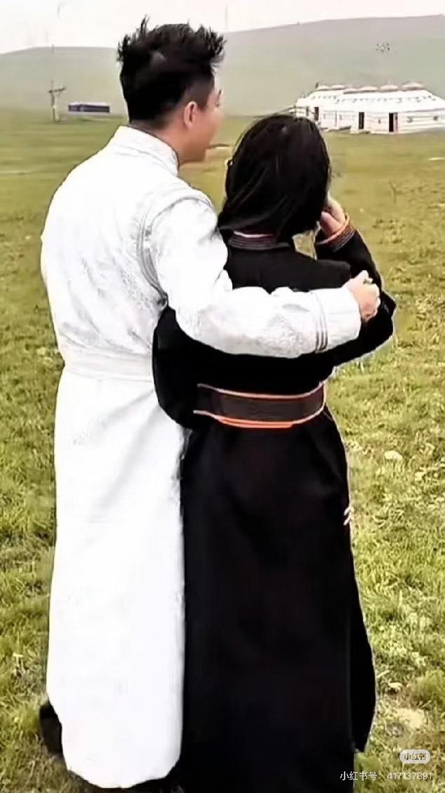 汪小菲父愛氾濫,攬實女兒。