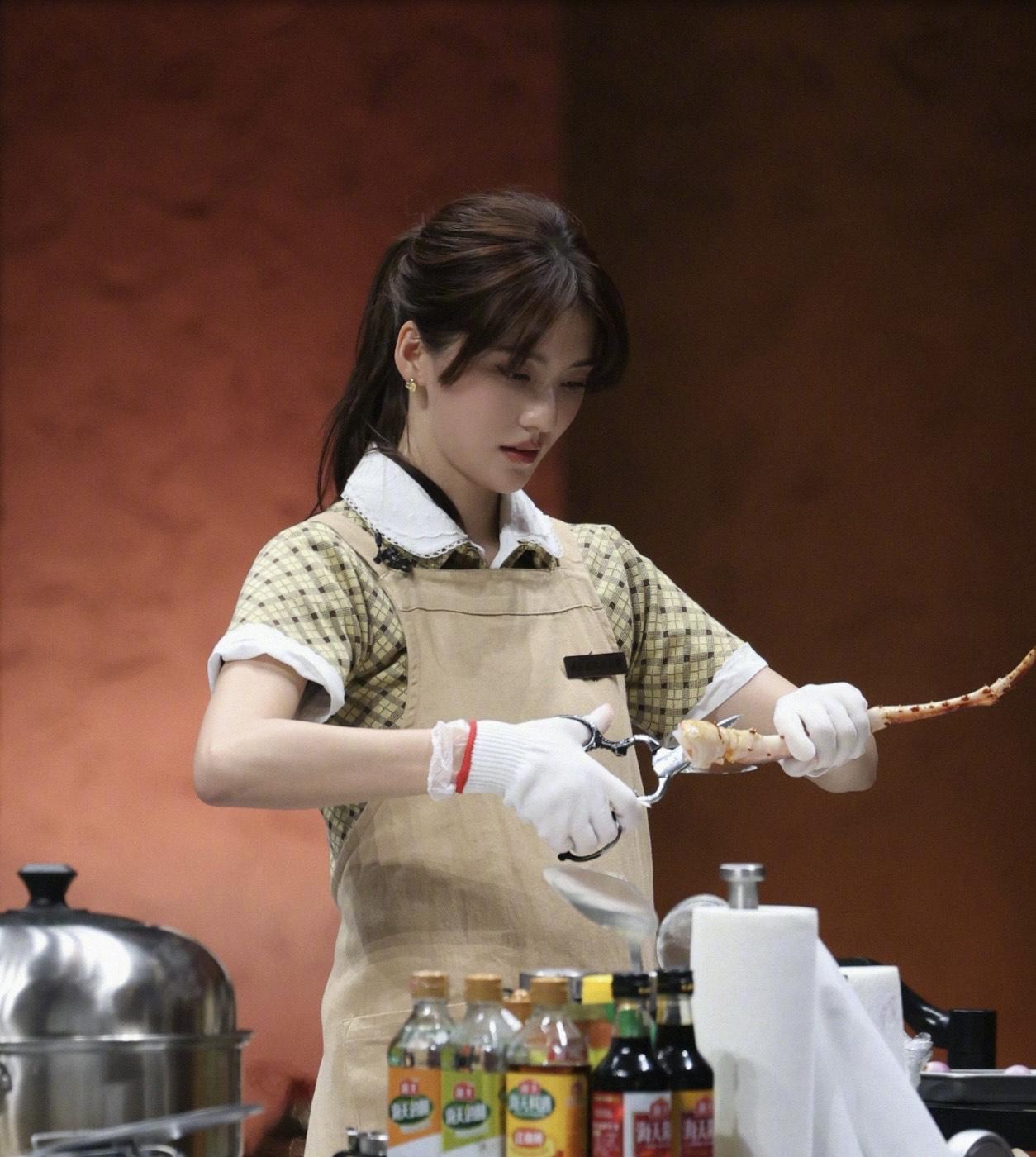 吳千語其他99位烹飪達人比賽。