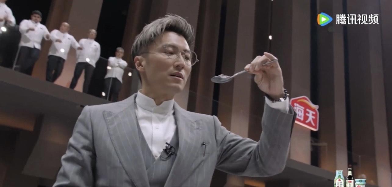 謝霆鋒在節目內似足安成宰。