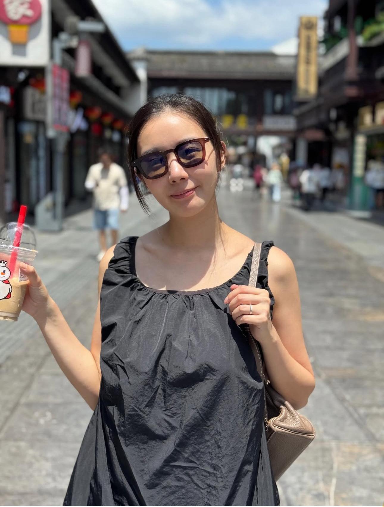 麥明詩在南京四圍大嘆美食,