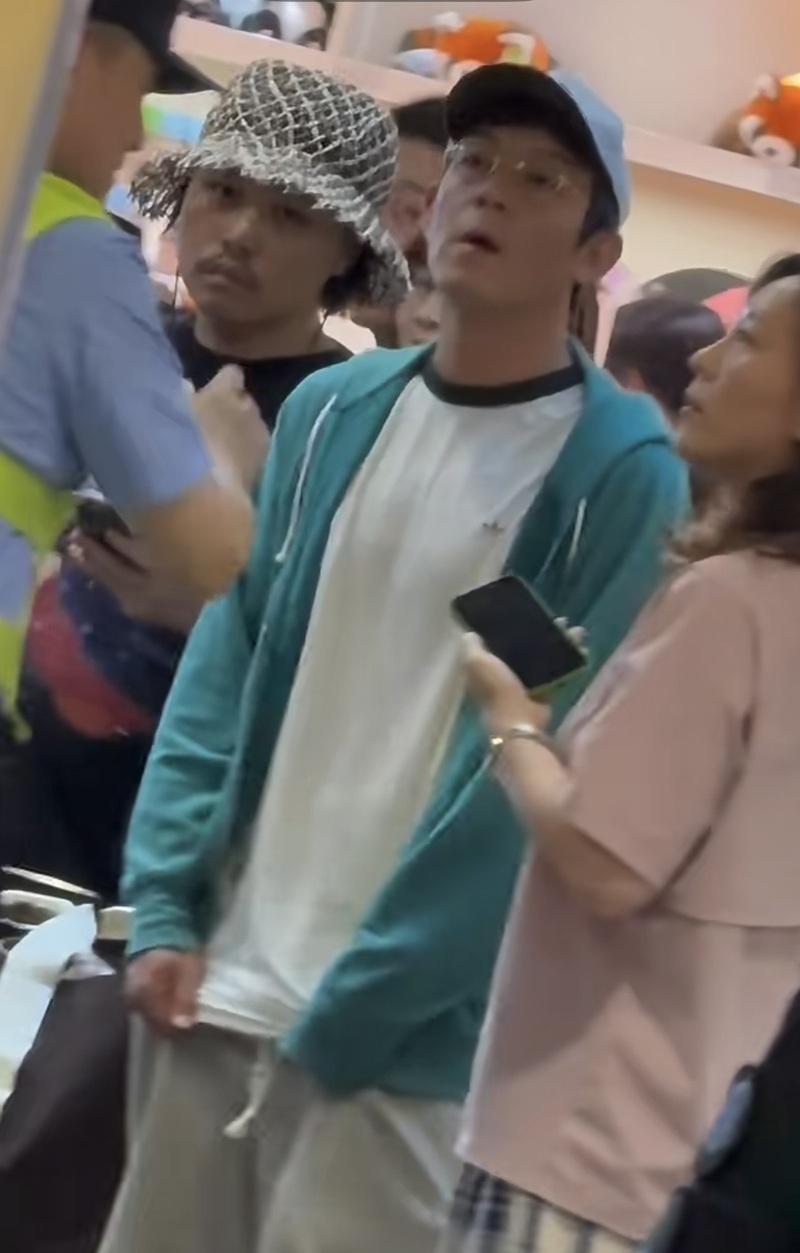 Edison向警方陳述事件,神情有點不忿。