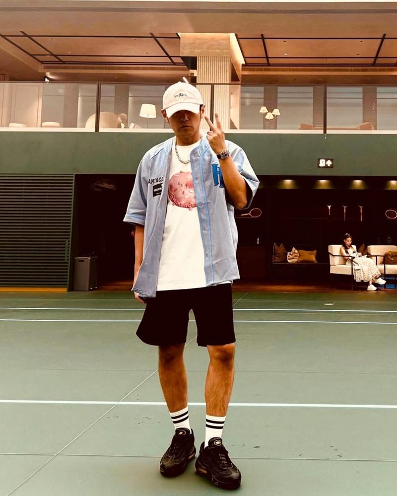 他打趣表示好有占士邦氣氛。