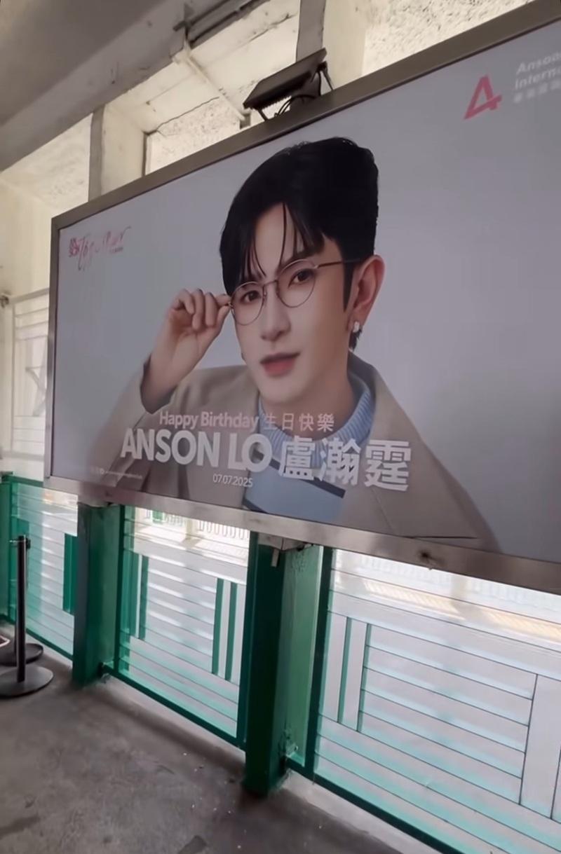 碼頭滿布教主靚仔樣。