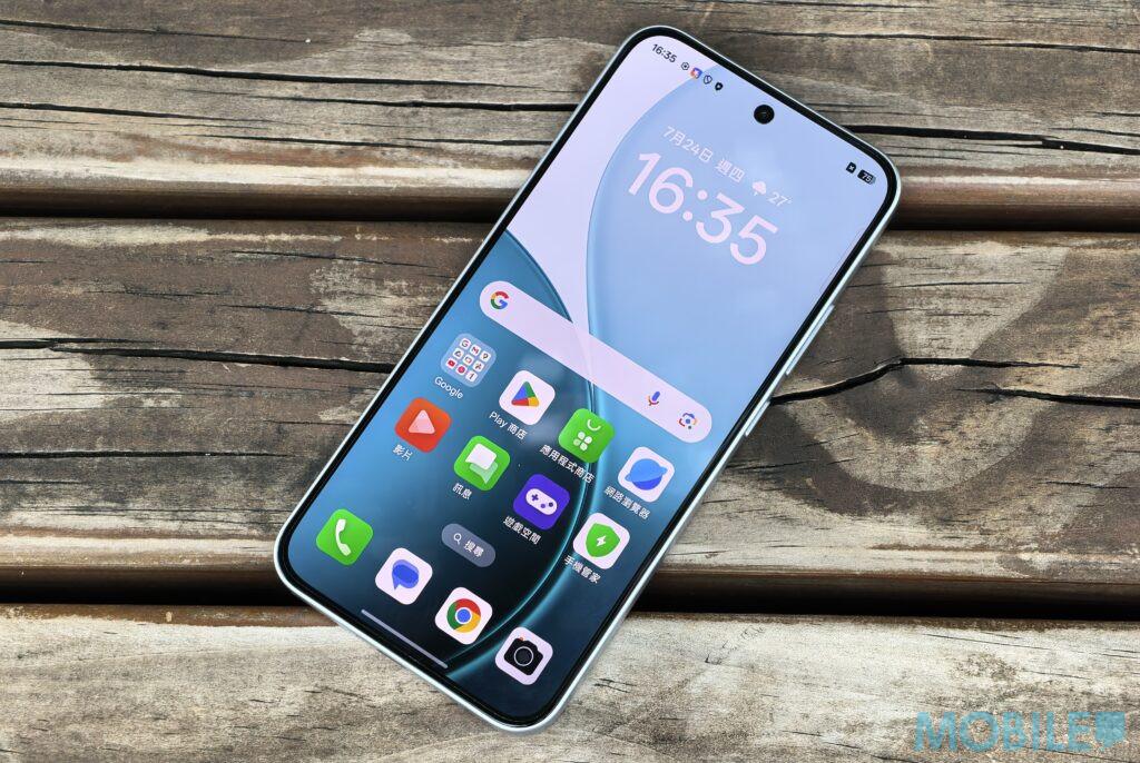 機身正面採用了 6.57 120Hz 屏幕 (2372 x 1080),螢幕佔比為達 93.4%。