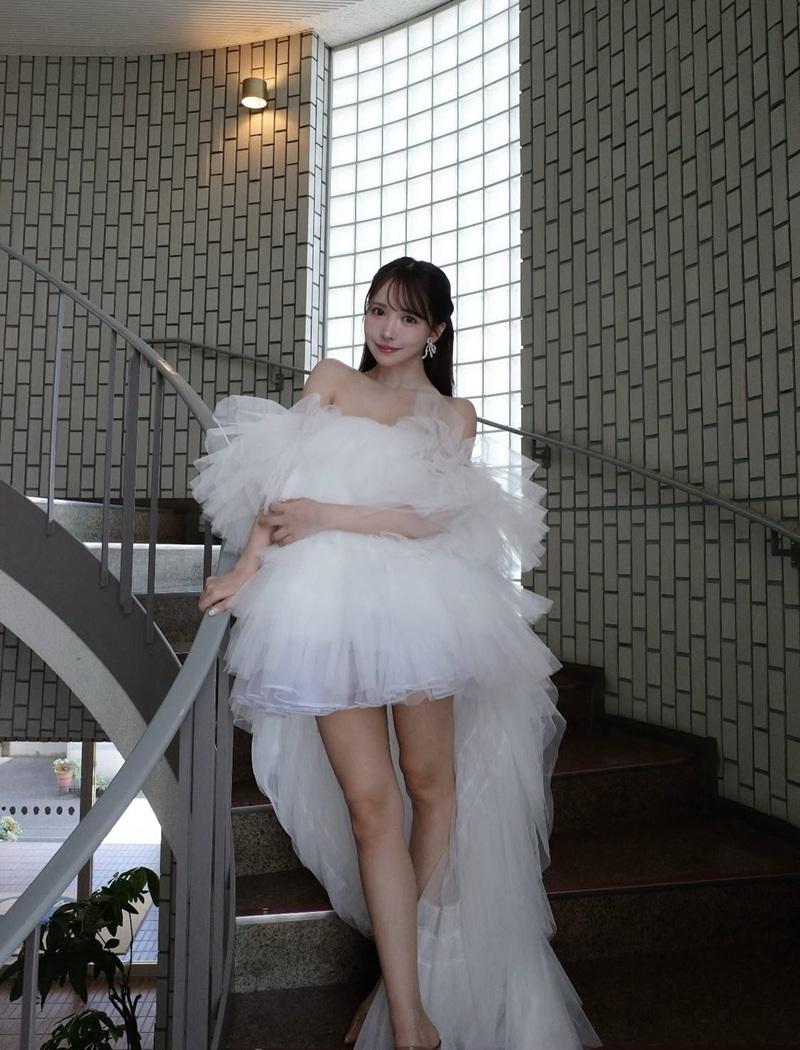 三上強調婚紗非自己揀選,是贊助商要求。