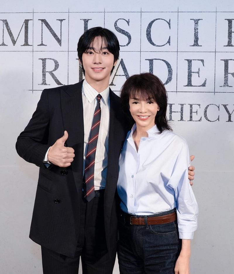 30歲安孝燮憑韓版《社內相親》走紅。