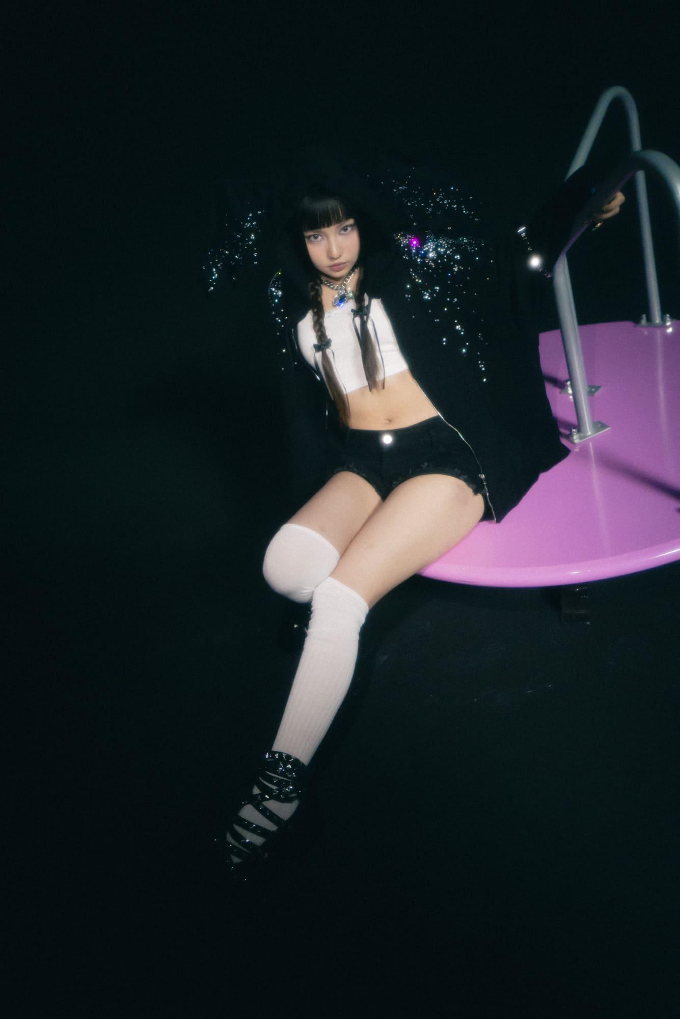 許軼推出新歌《hold on》。