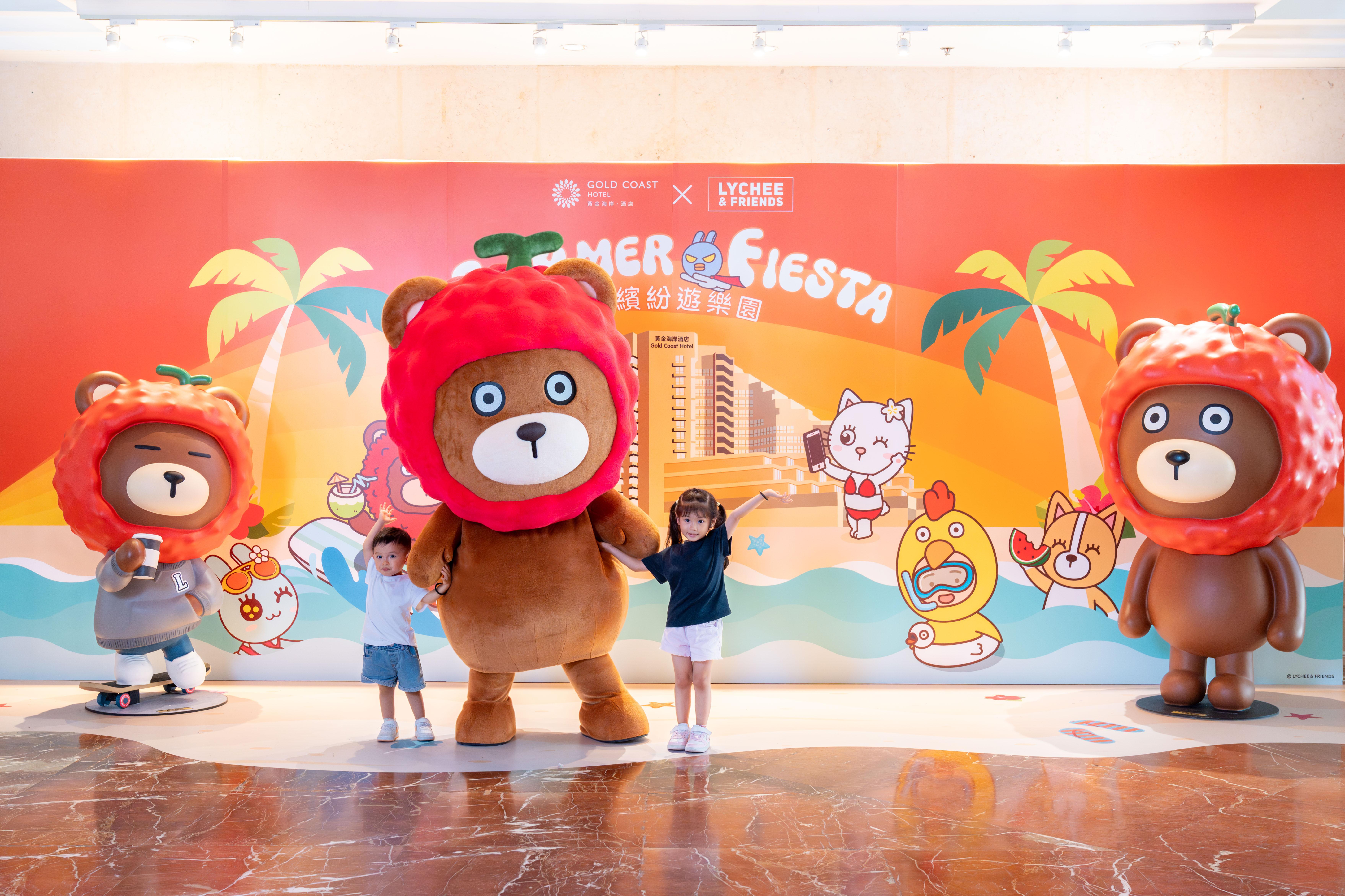 粉絲可以與LYCHEE & FRIENDS近距離互動拍照。