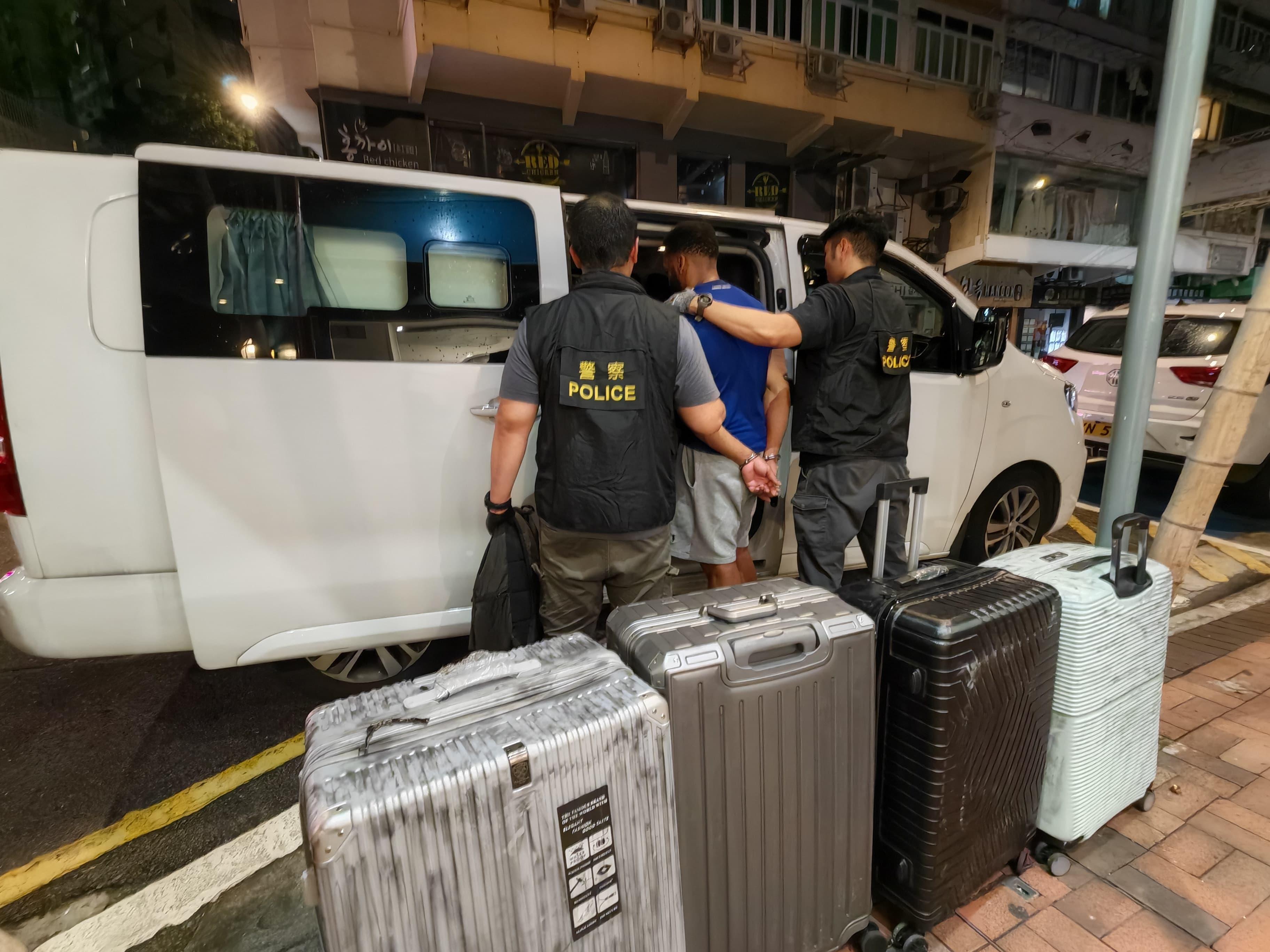 警尖沙咀檢逾8000萬元K仔可卡因,35歲牙買加漢被捕。(警方圖片)