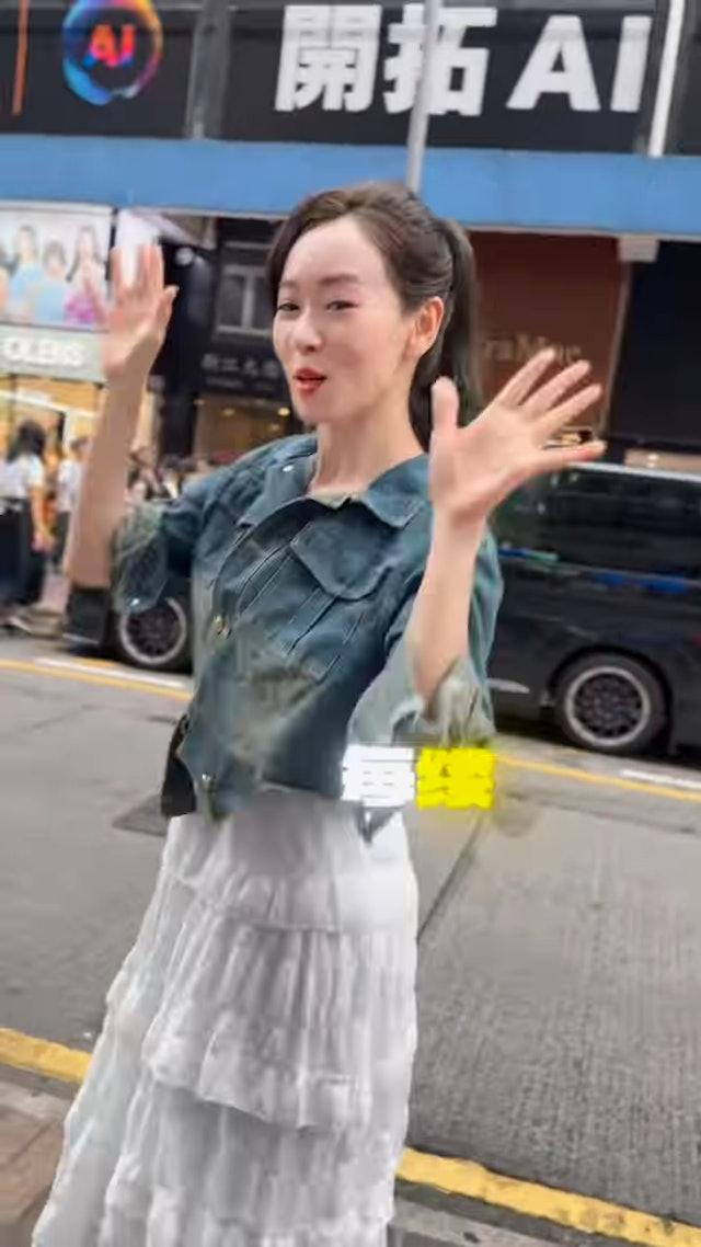 楊思琦旺角街頭興奮拍片大跳騎呢舞。