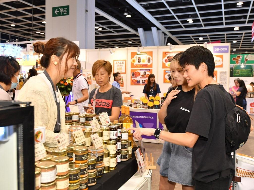 大熱天時走進灣仔會展,在美食博覽涼着冷氣歎美食,搜羅世界各地特色食材,對識飲識食的香港人來說是一大樂事。(圖片來源:香港旅遊發展局)