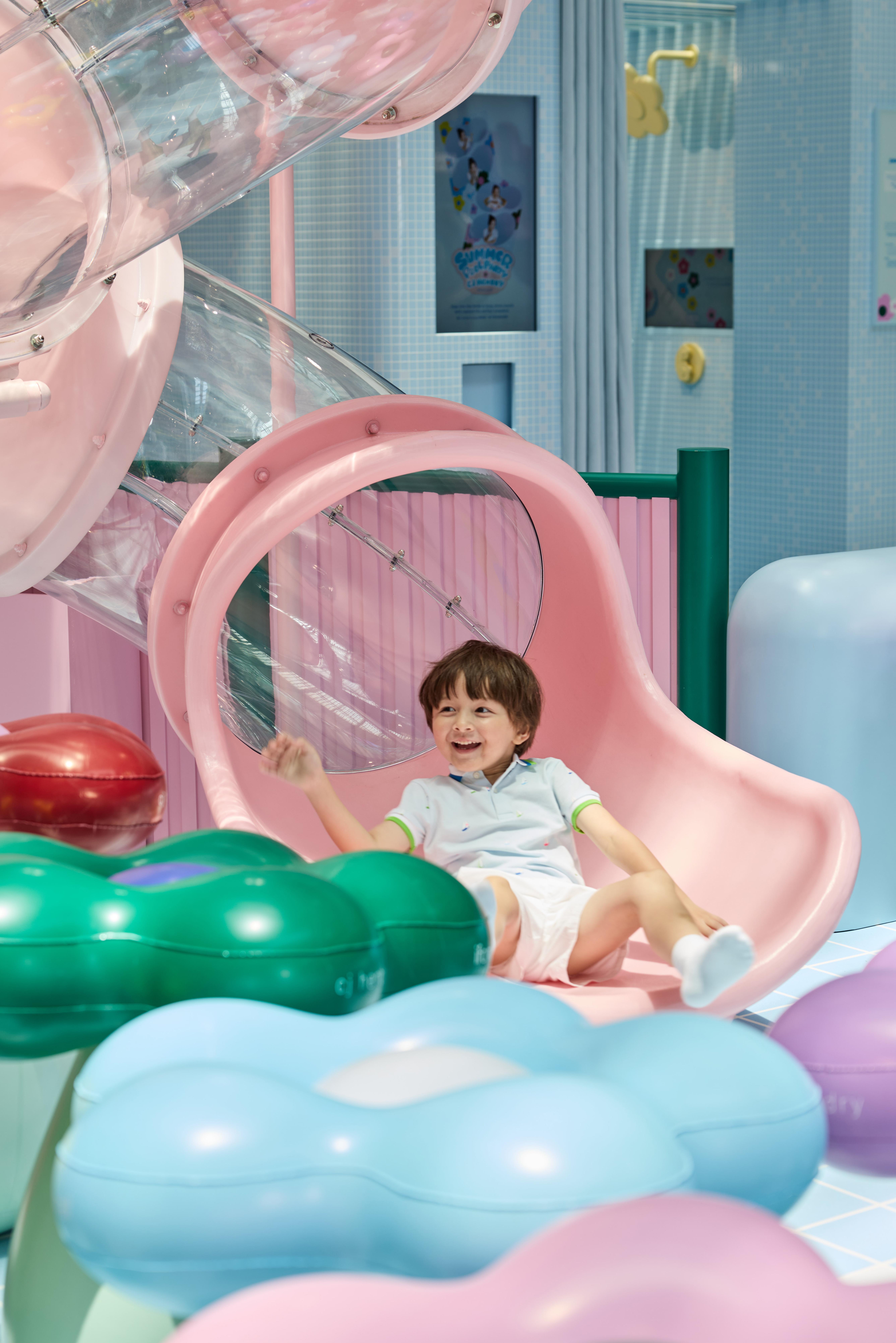 “Joyful Slide”「夢幻旋轉滑梯」