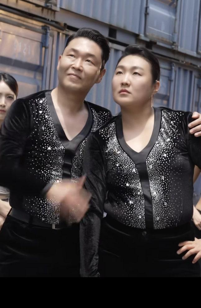 Psy與李秀智仿如一對孖生兄弟。