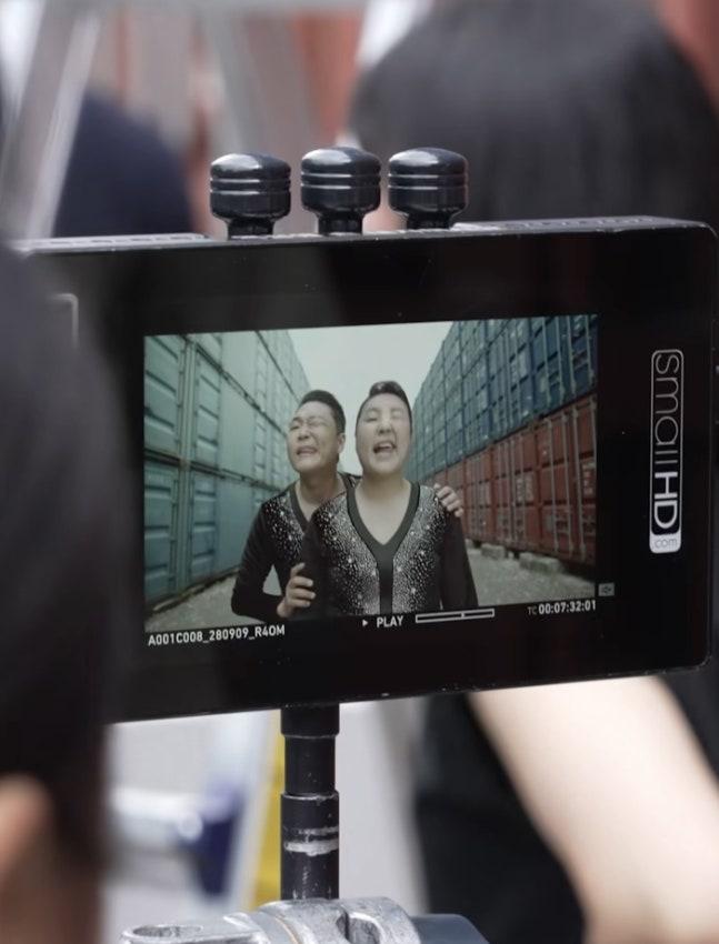 工作人員都驚訝兩人的相似度。