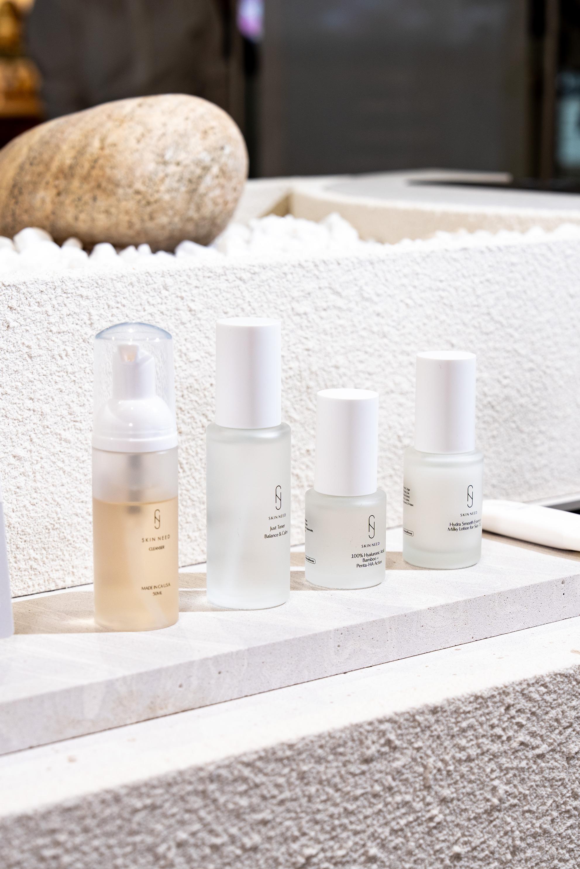 SKIN NEED美容護理概念店設計貫徹品牌的天然特色,新店設計以簡潔線條及明亮燈光營造舒適自然的氛圍。